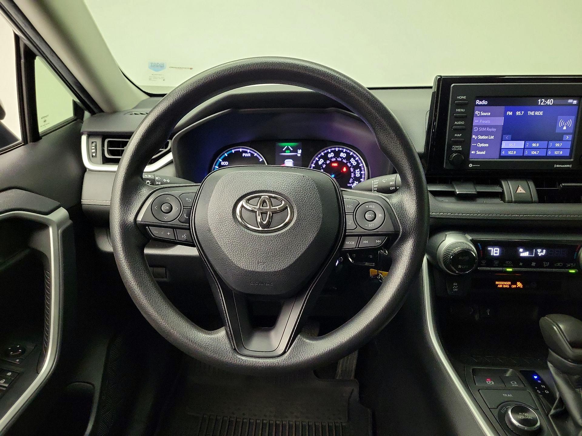 Thumbnail: 2022 Toyota RAV4 - 10