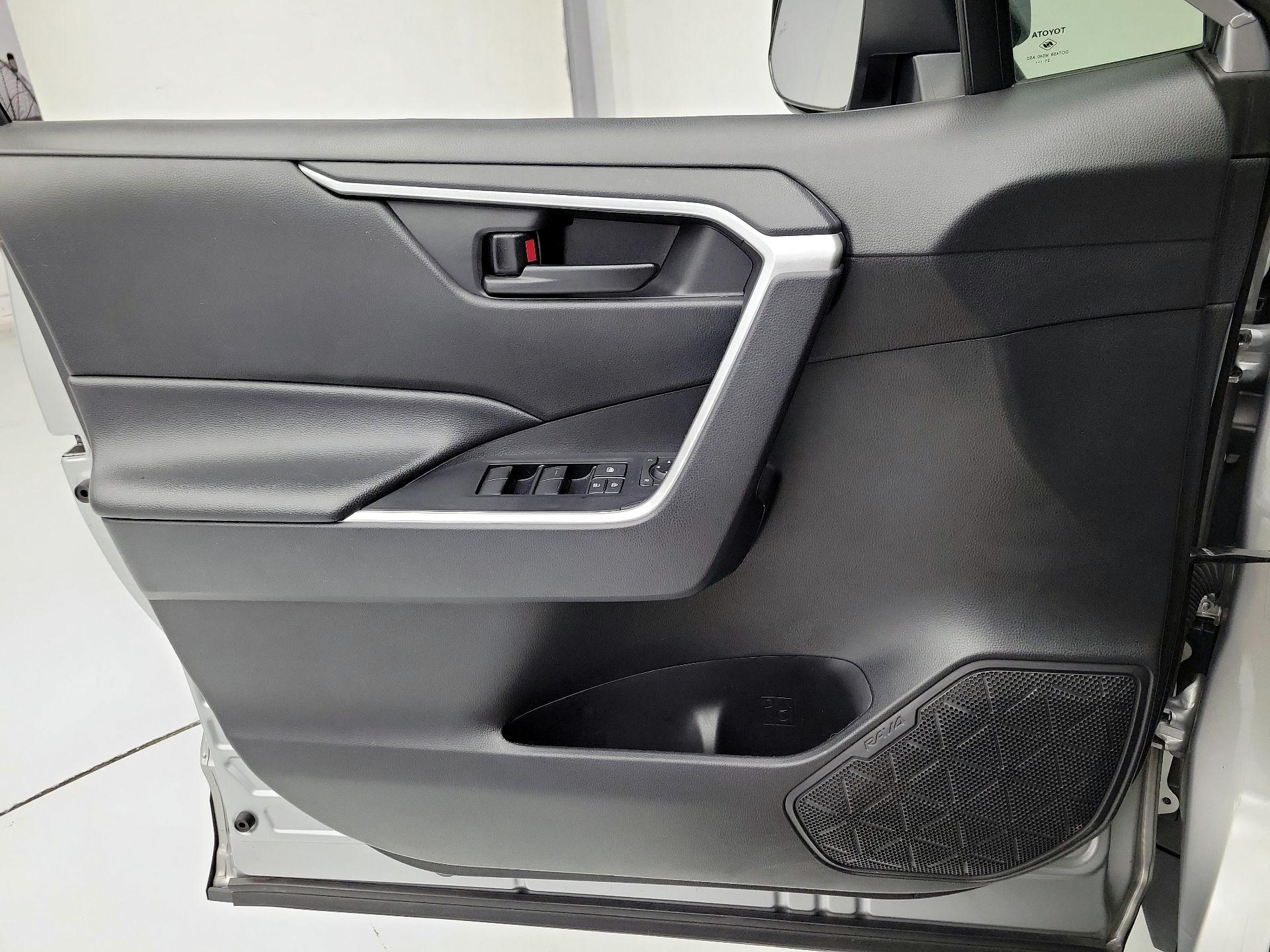 Thumbnail: 2022 Toyota RAV4 - 12