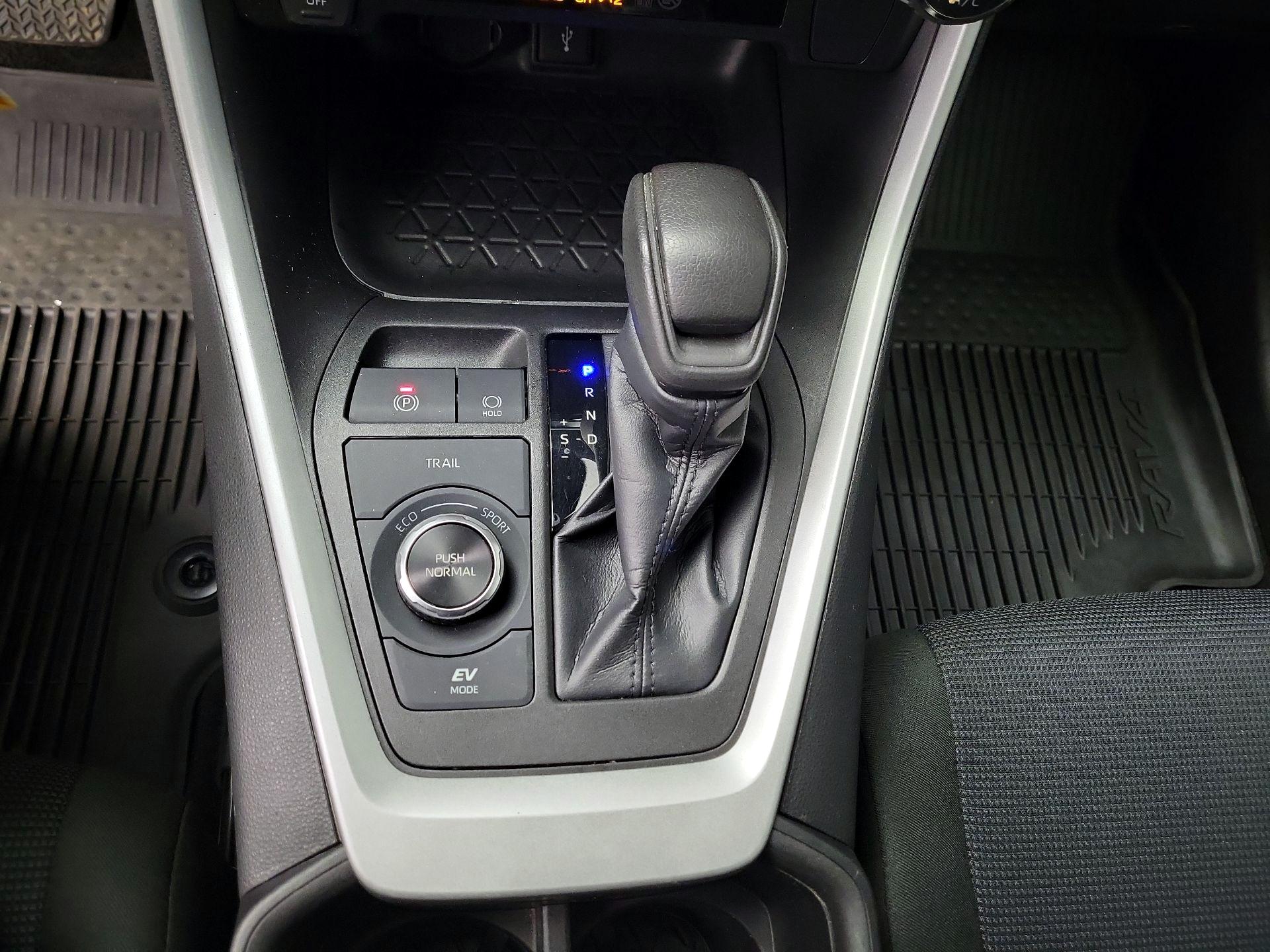 Thumbnail: 2022 Toyota RAV4 - 17