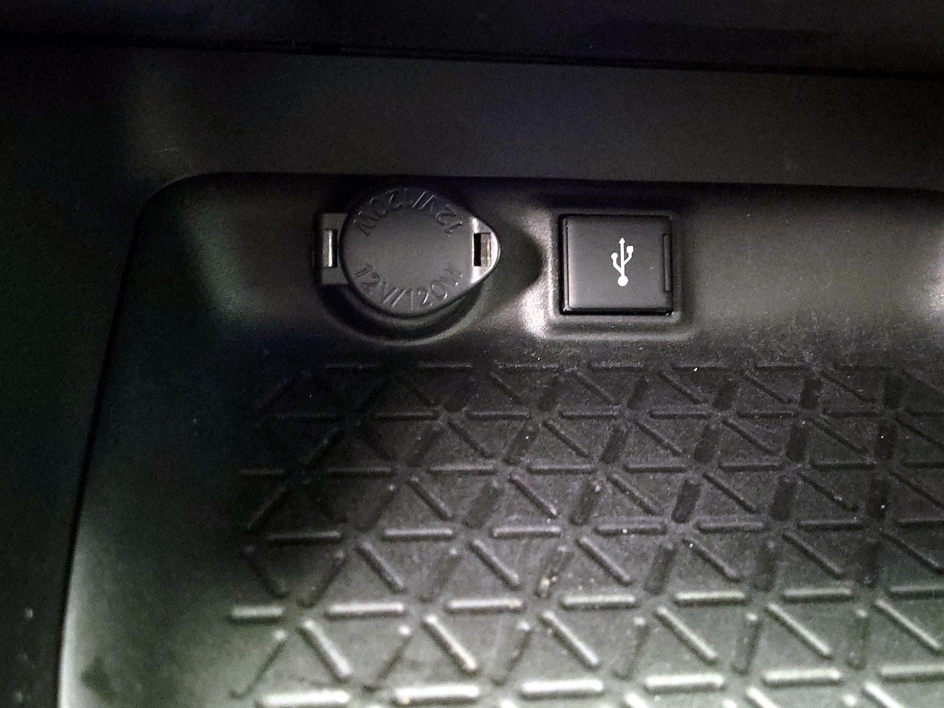 Thumbnail: 2022 Toyota RAV4 - 18