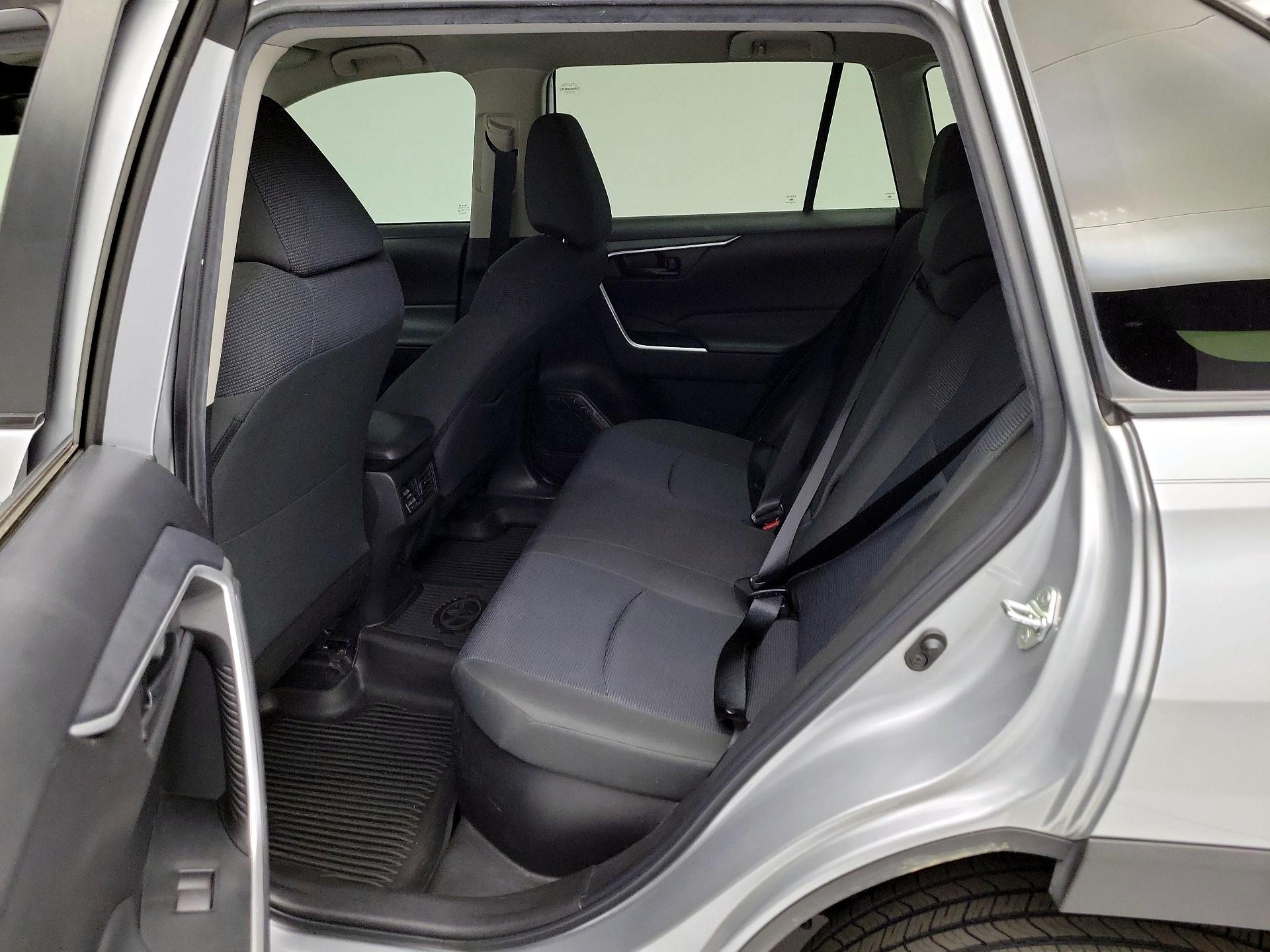 Thumbnail: 2022 Toyota RAV4 - 19