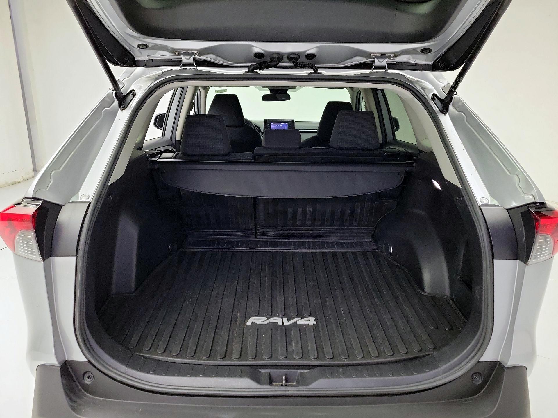 Thumbnail: 2022 Toyota RAV4 - 20