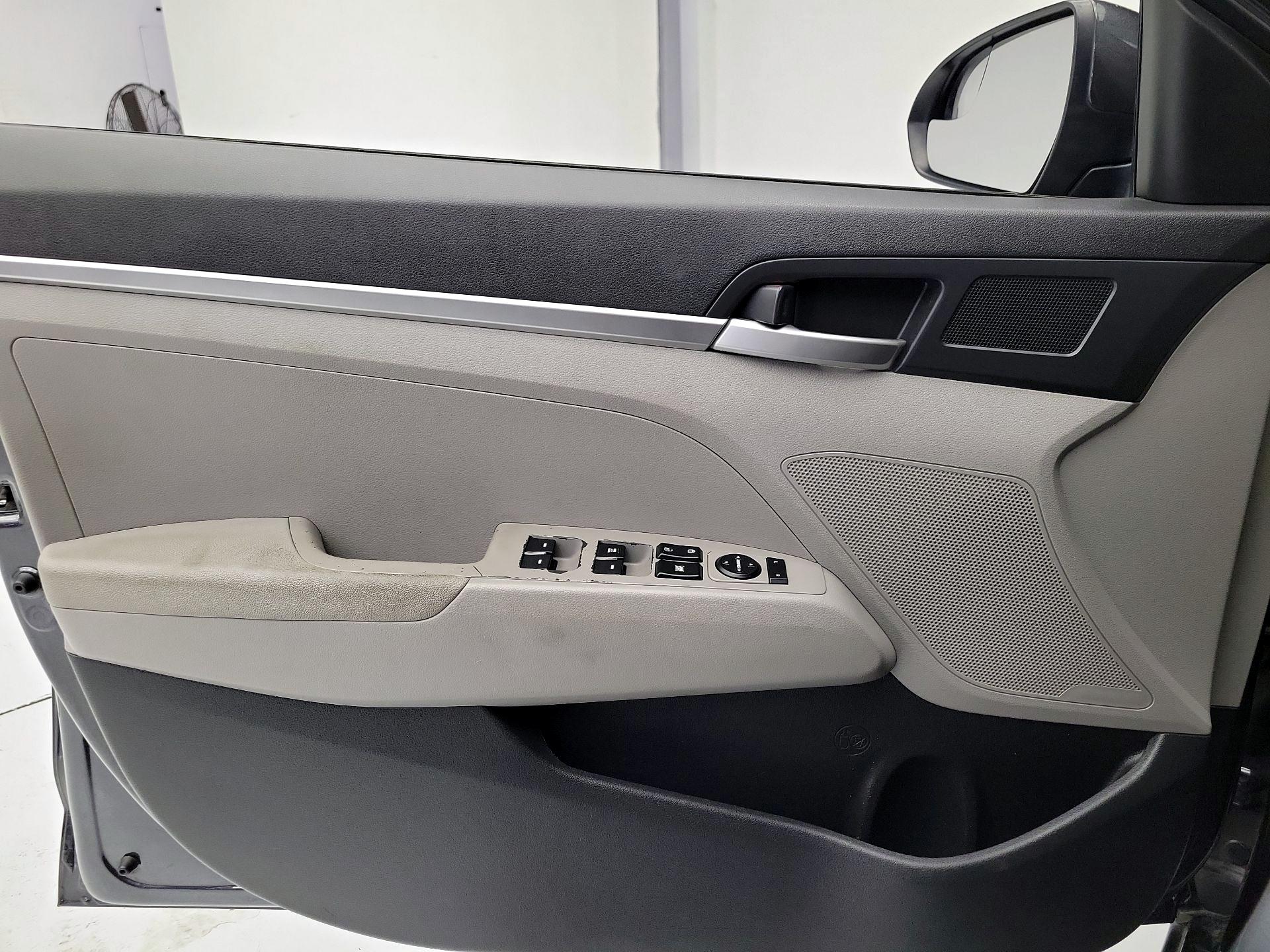 Thumbnail: 2020 Hyundai Elantra - 12