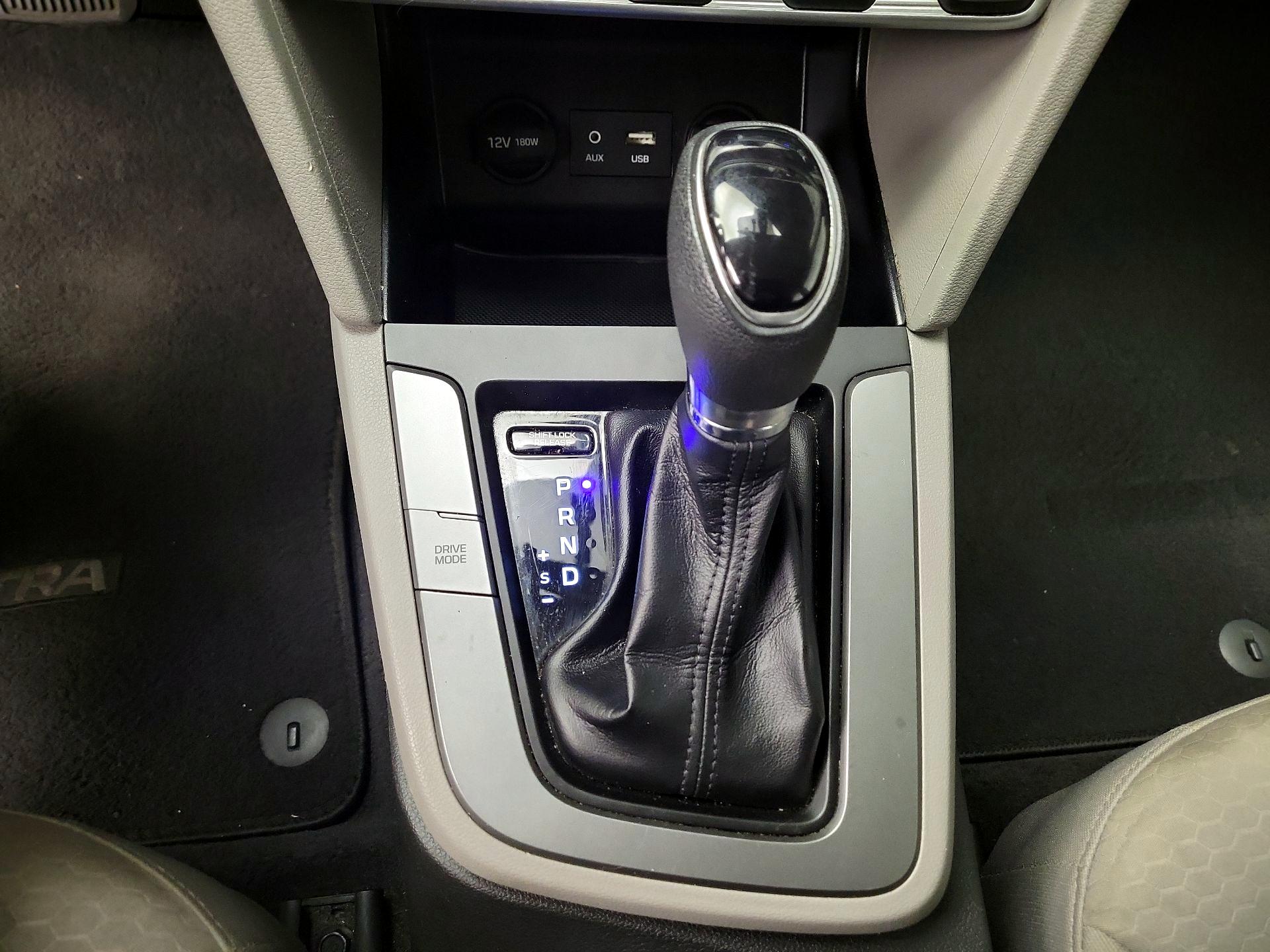 Thumbnail: 2020 Hyundai Elantra - 17