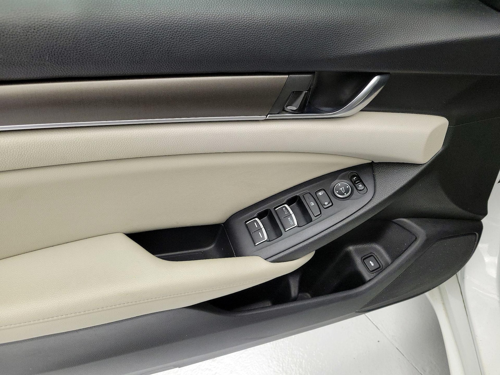 2019 Honda Accord LX - Photo 13