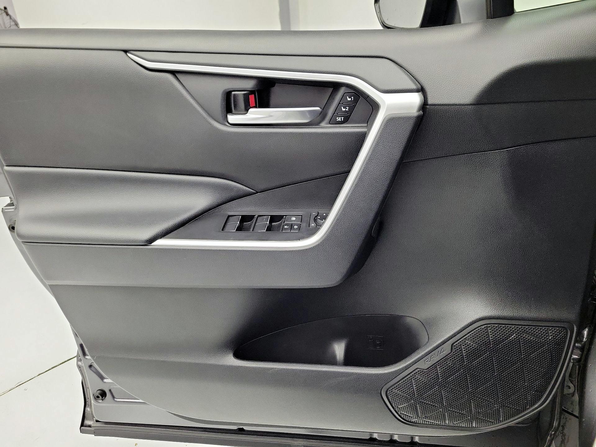 Thumbnail: 2021 Toyota RAV4 - 12