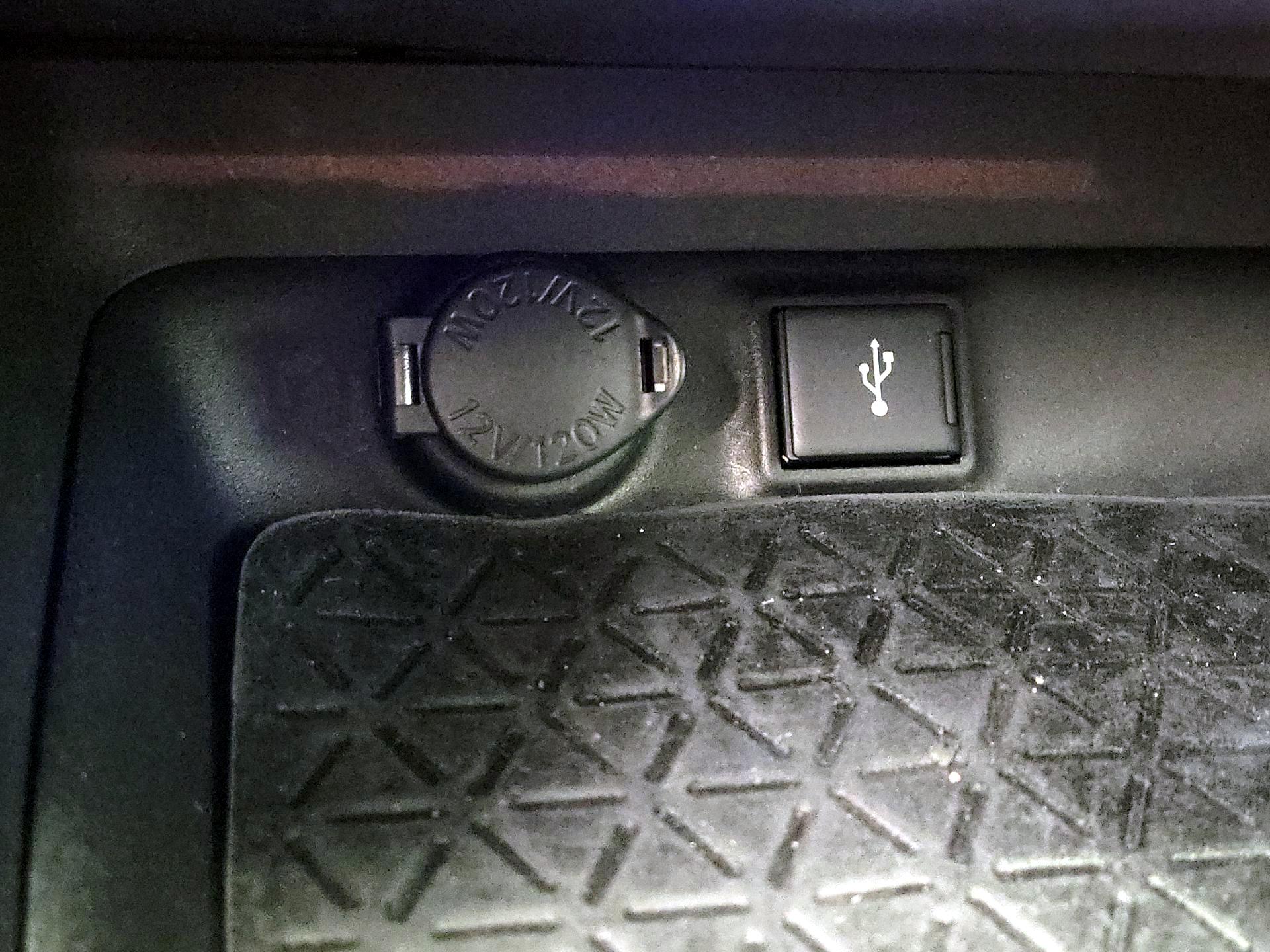 Thumbnail: 2021 Toyota RAV4 - 18