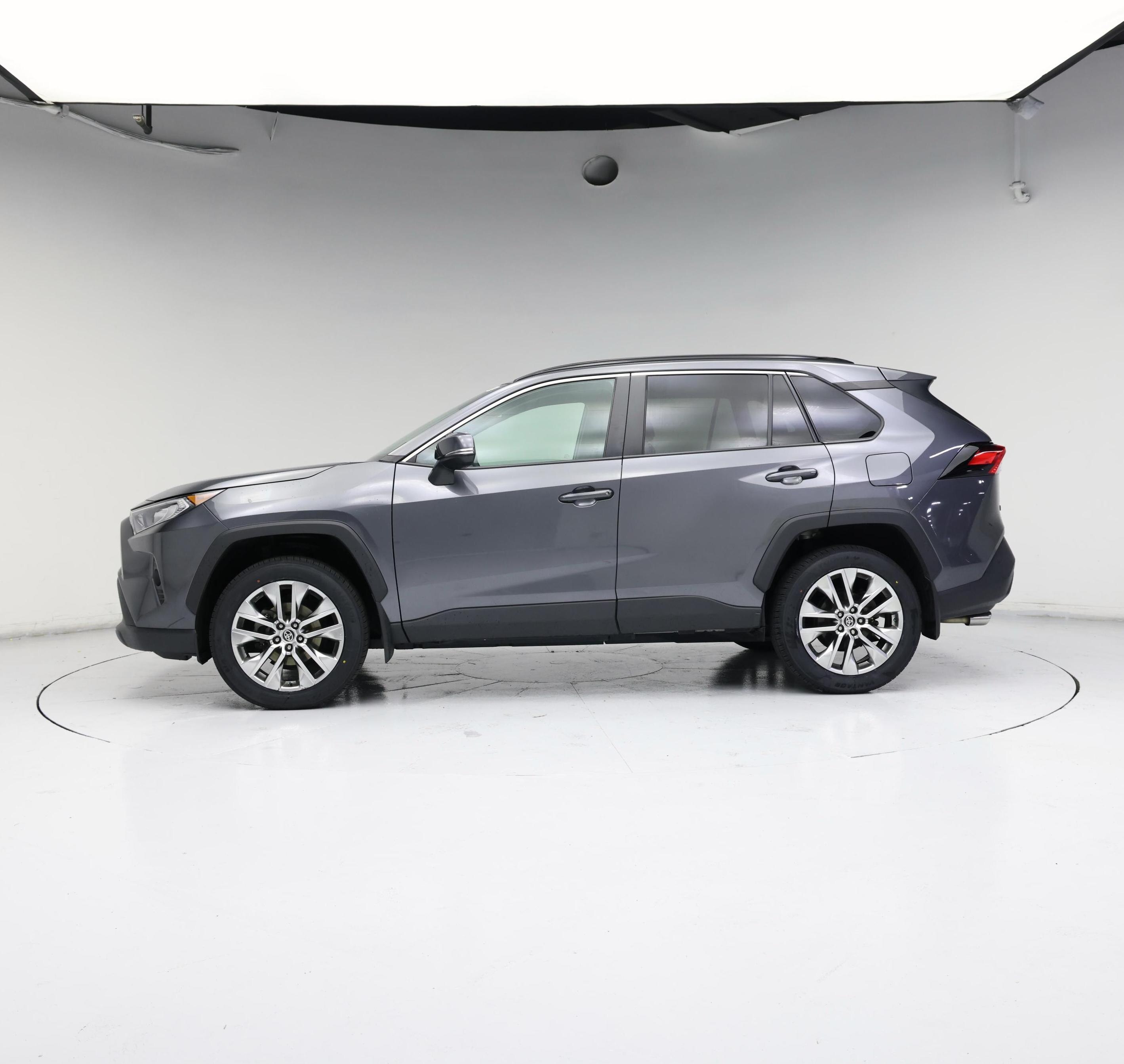 Thumbnail: 2021 Toyota RAV4 - 3