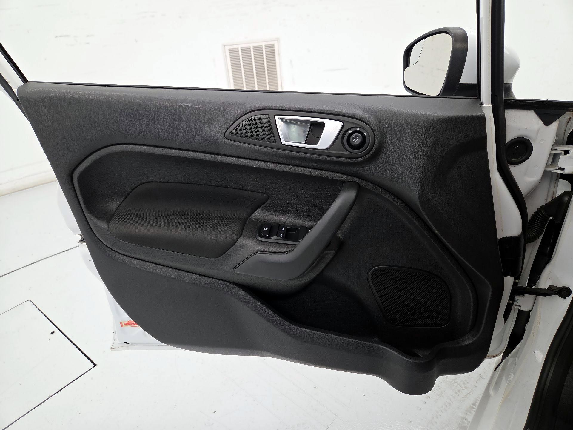 Thumbnail: 2014 Ford Fiesta - 12