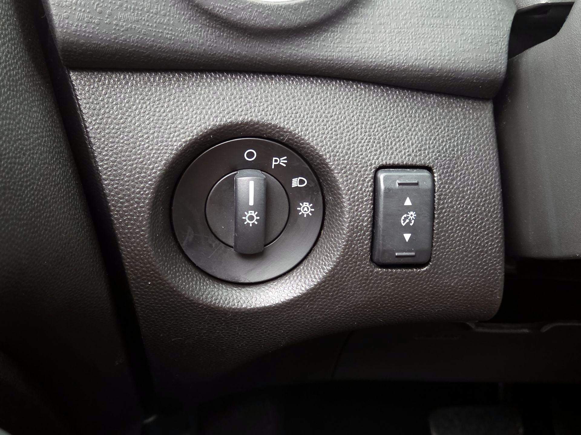 Thumbnail: 2014 Ford Fiesta - 13