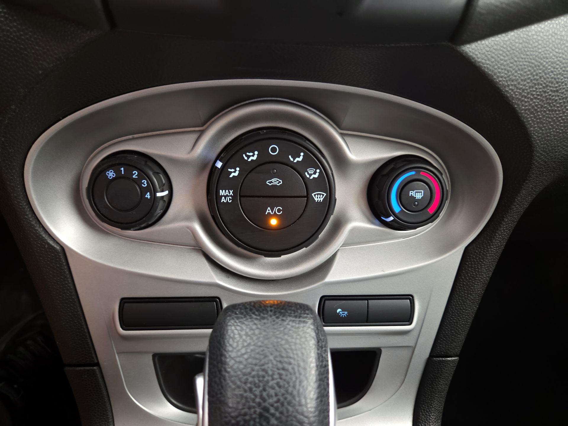 Thumbnail: 2014 Ford Fiesta - 15