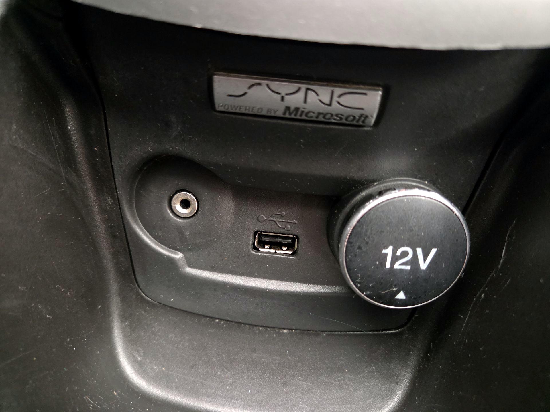 Thumbnail: 2014 Ford Fiesta - 17