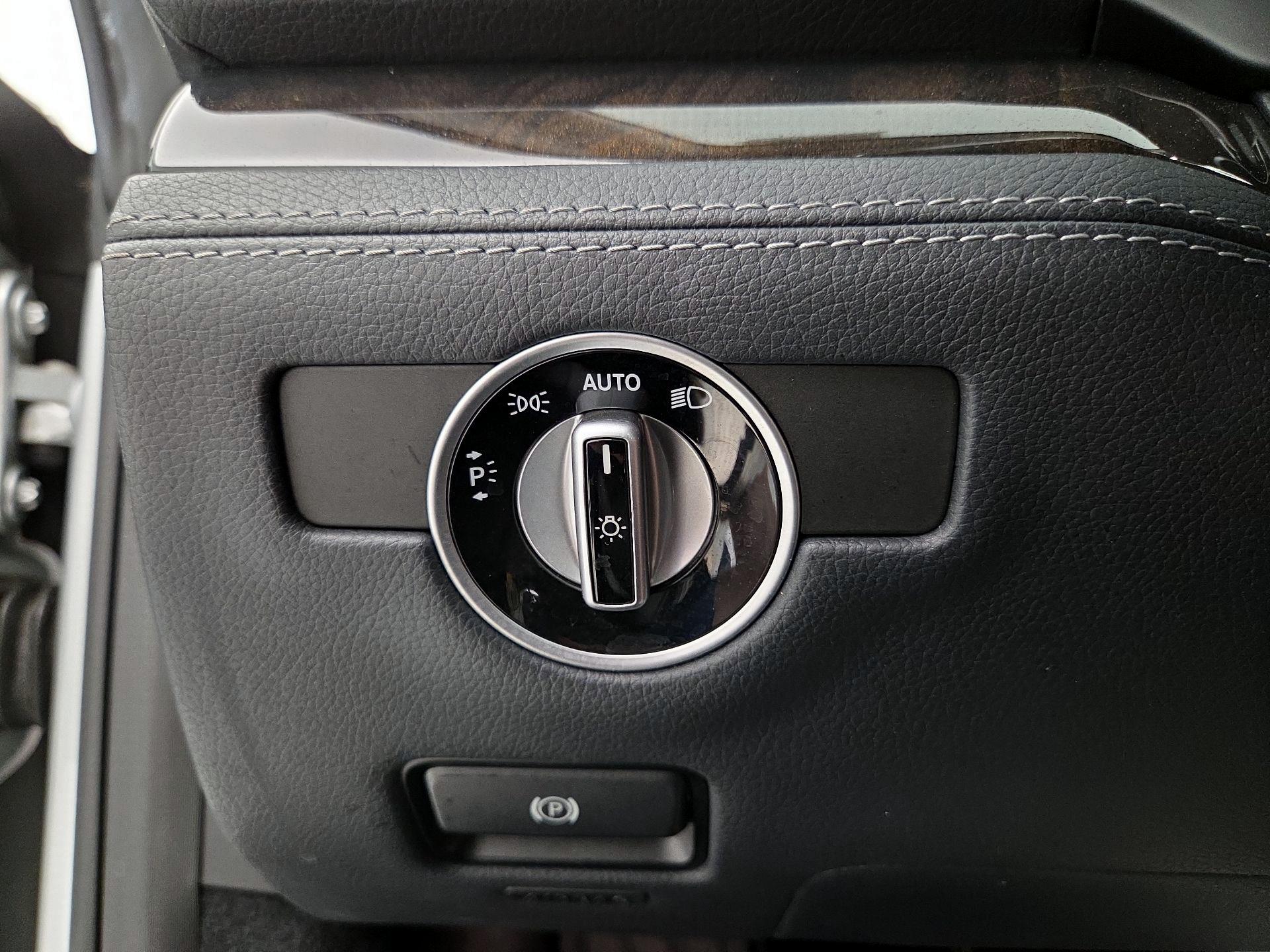 Thumbnail: 2015 Mercedes-Benz SL-Class - 13