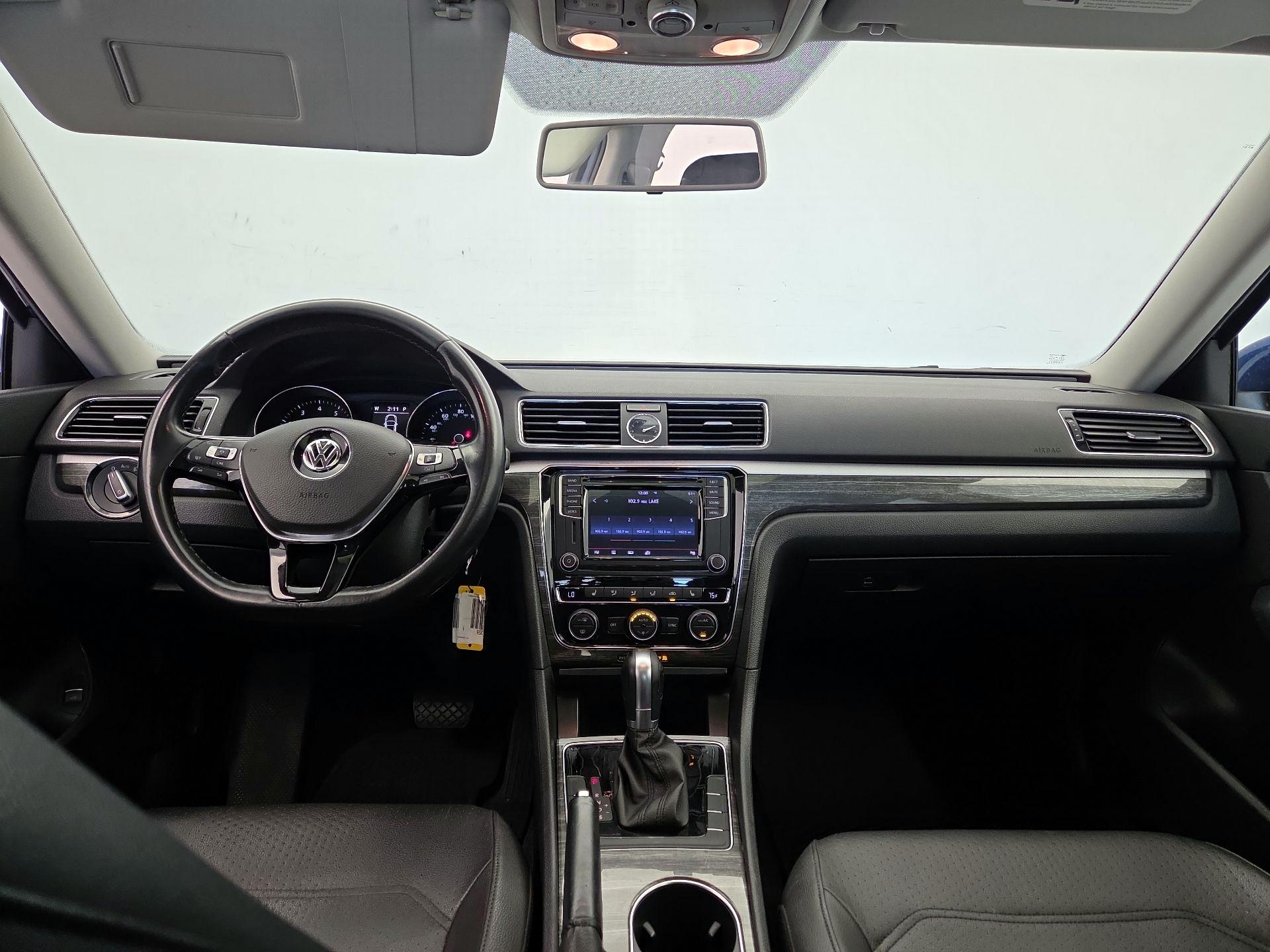 Thumbnail: 2016 Volkswagen Passat - 9