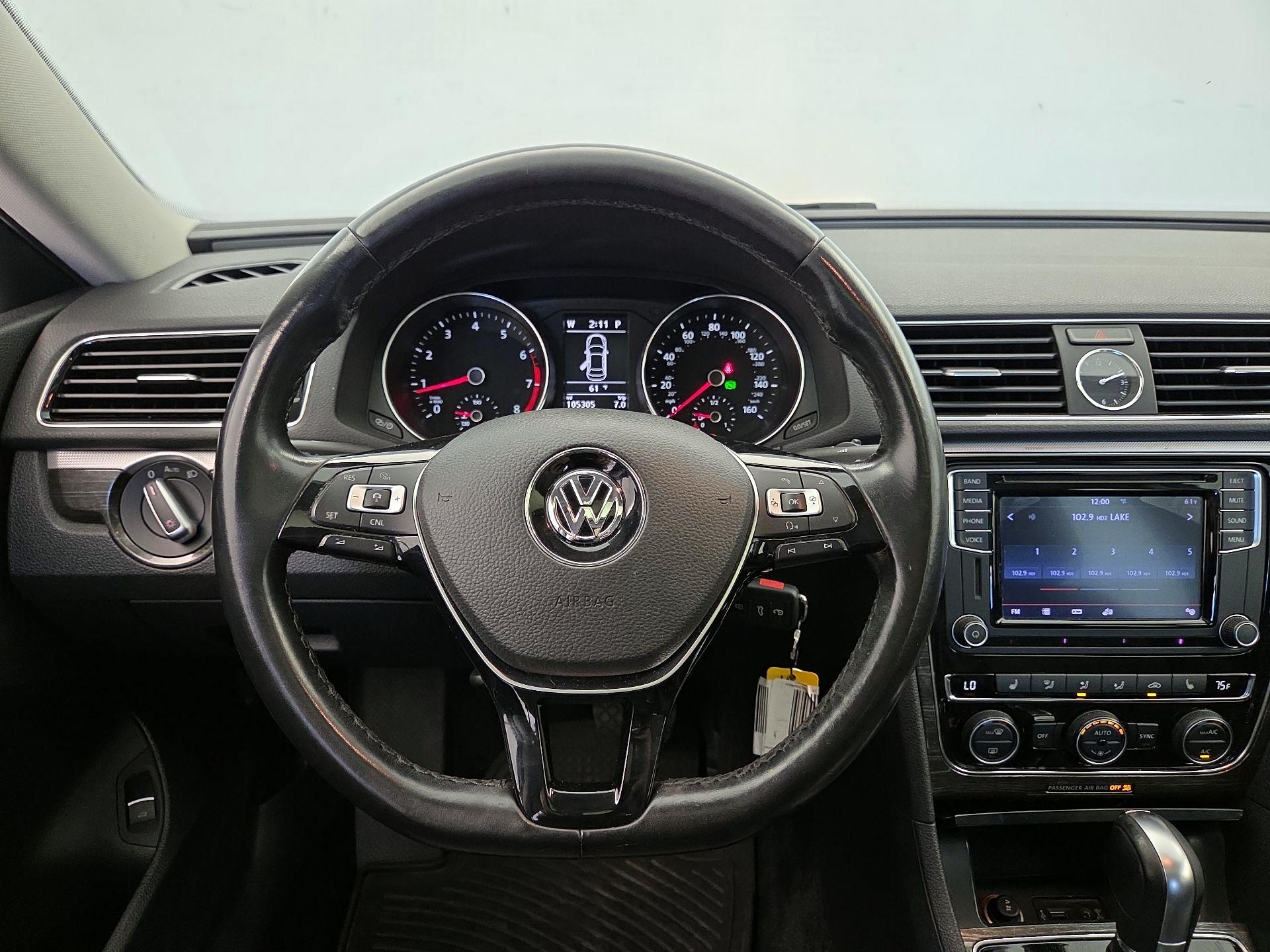 Thumbnail: 2016 Volkswagen Passat - 10