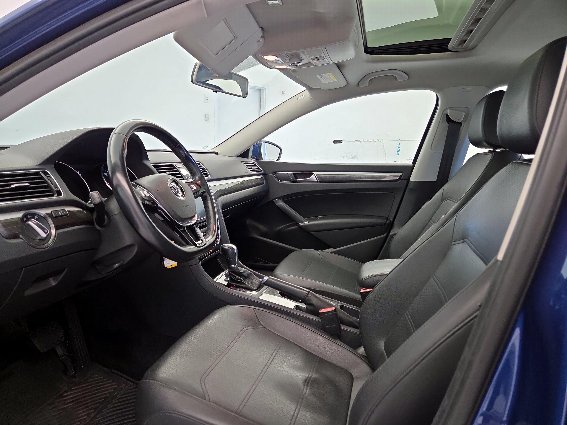 Thumbnail: 2016 Volkswagen Passat - 11