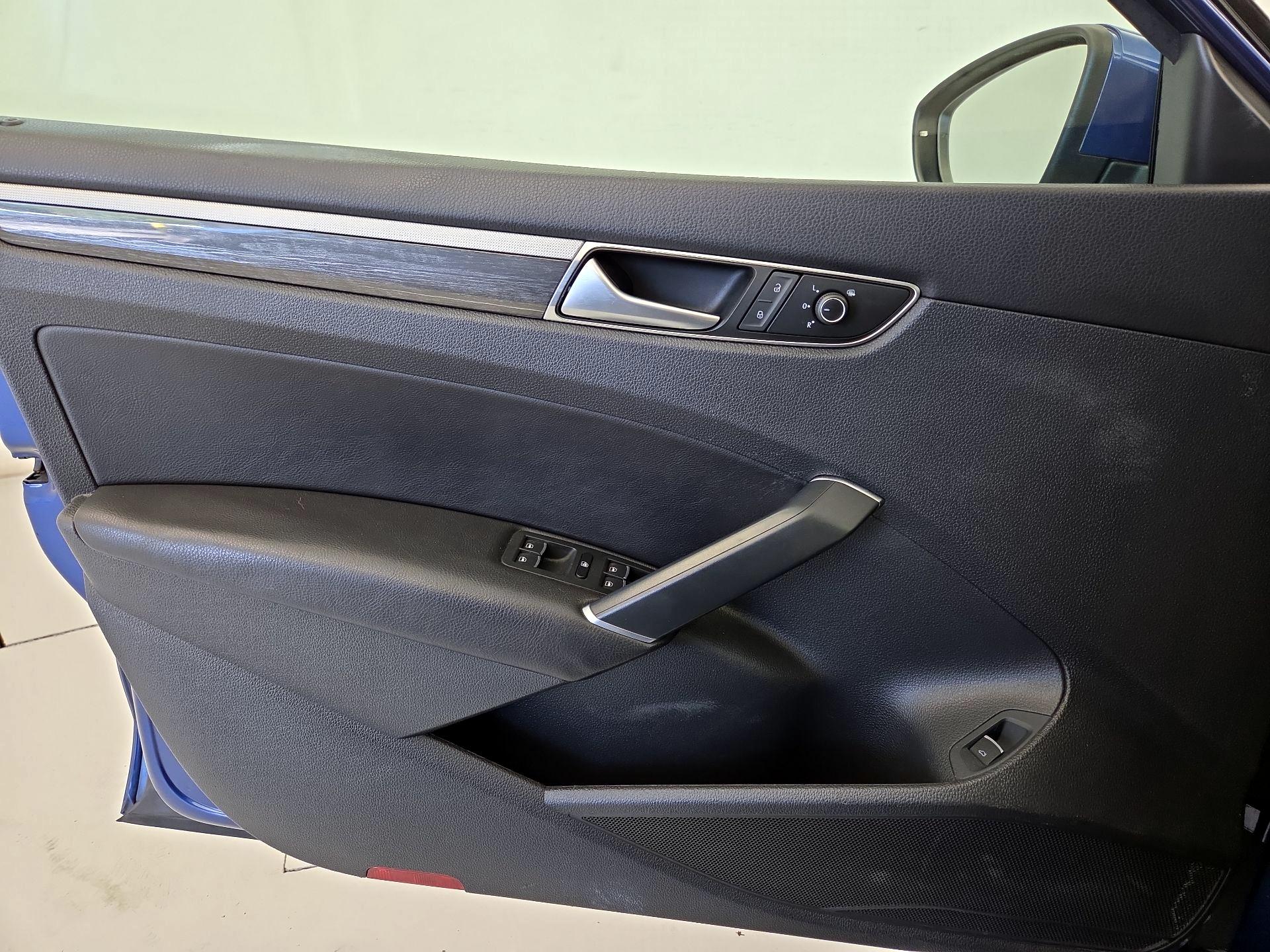 Thumbnail: 2016 Volkswagen Passat - 12