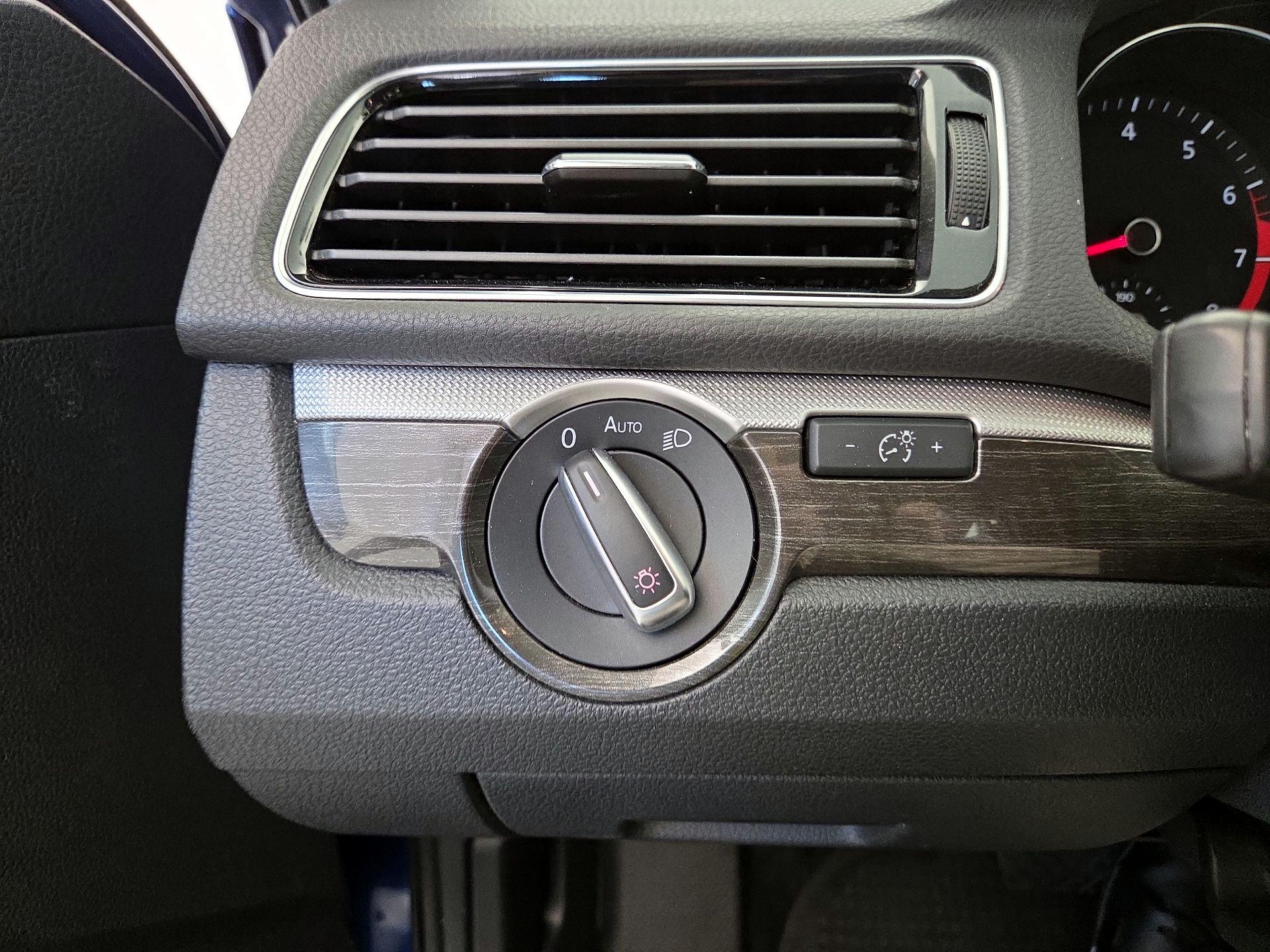 Thumbnail: 2016 Volkswagen Passat - 13