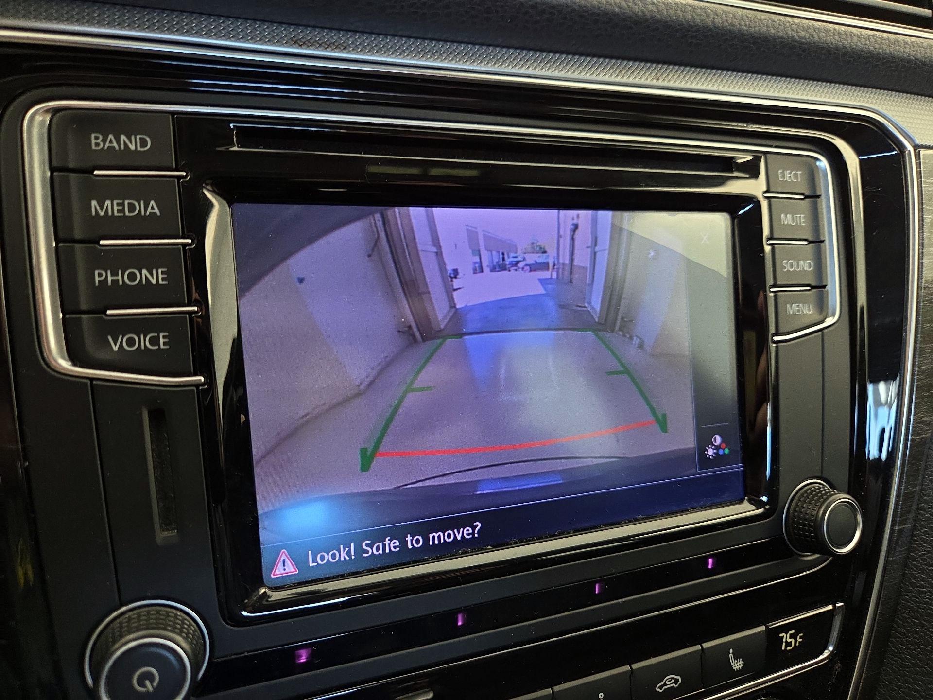 Thumbnail: 2016 Volkswagen Passat - 14