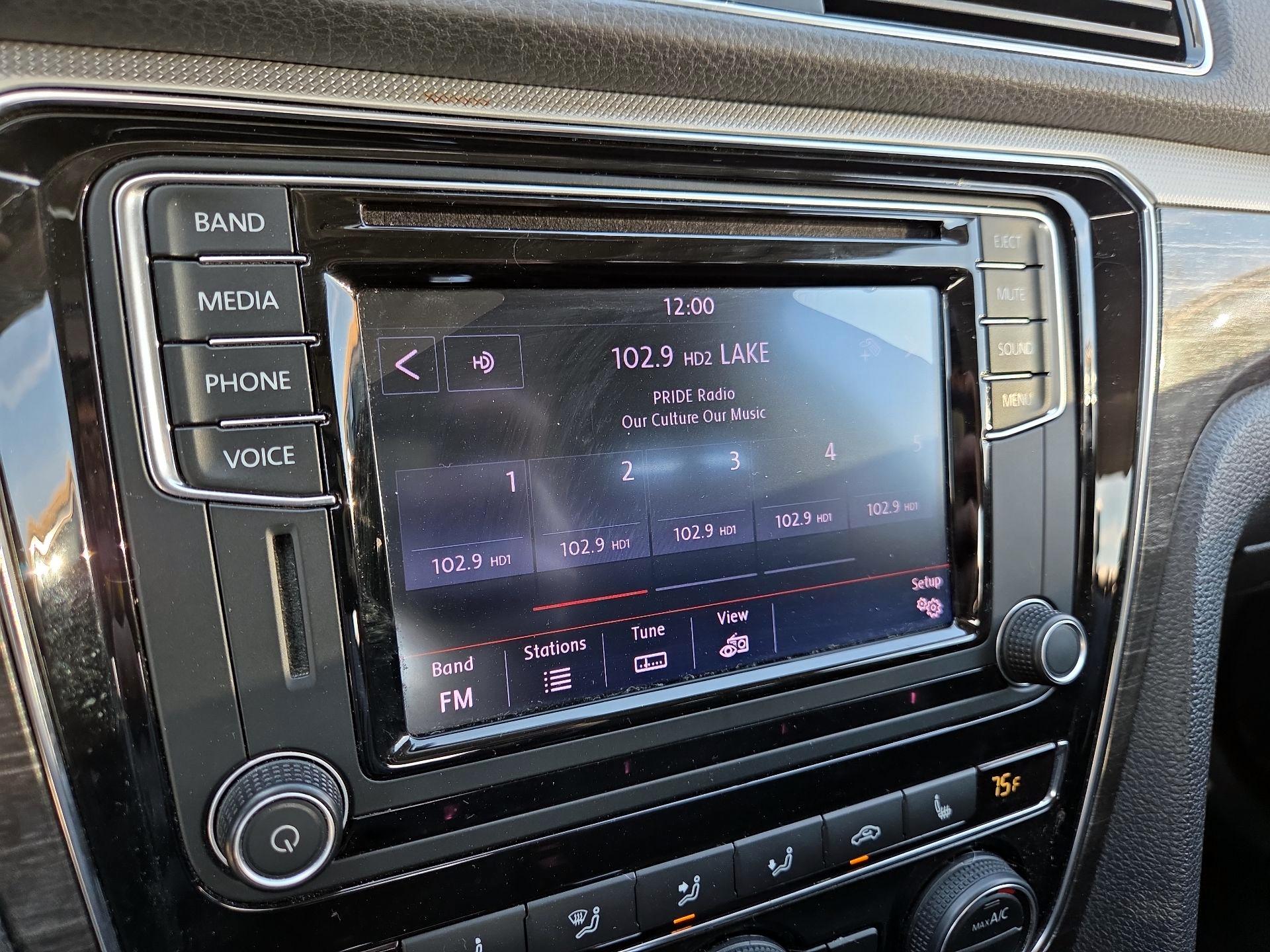 Thumbnail: 2016 Volkswagen Passat - 15