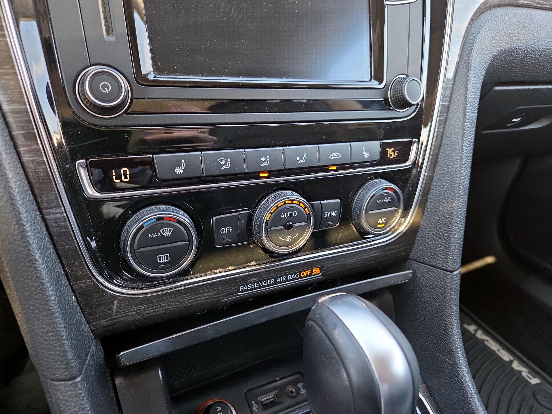 Thumbnail: 2016 Volkswagen Passat - 16