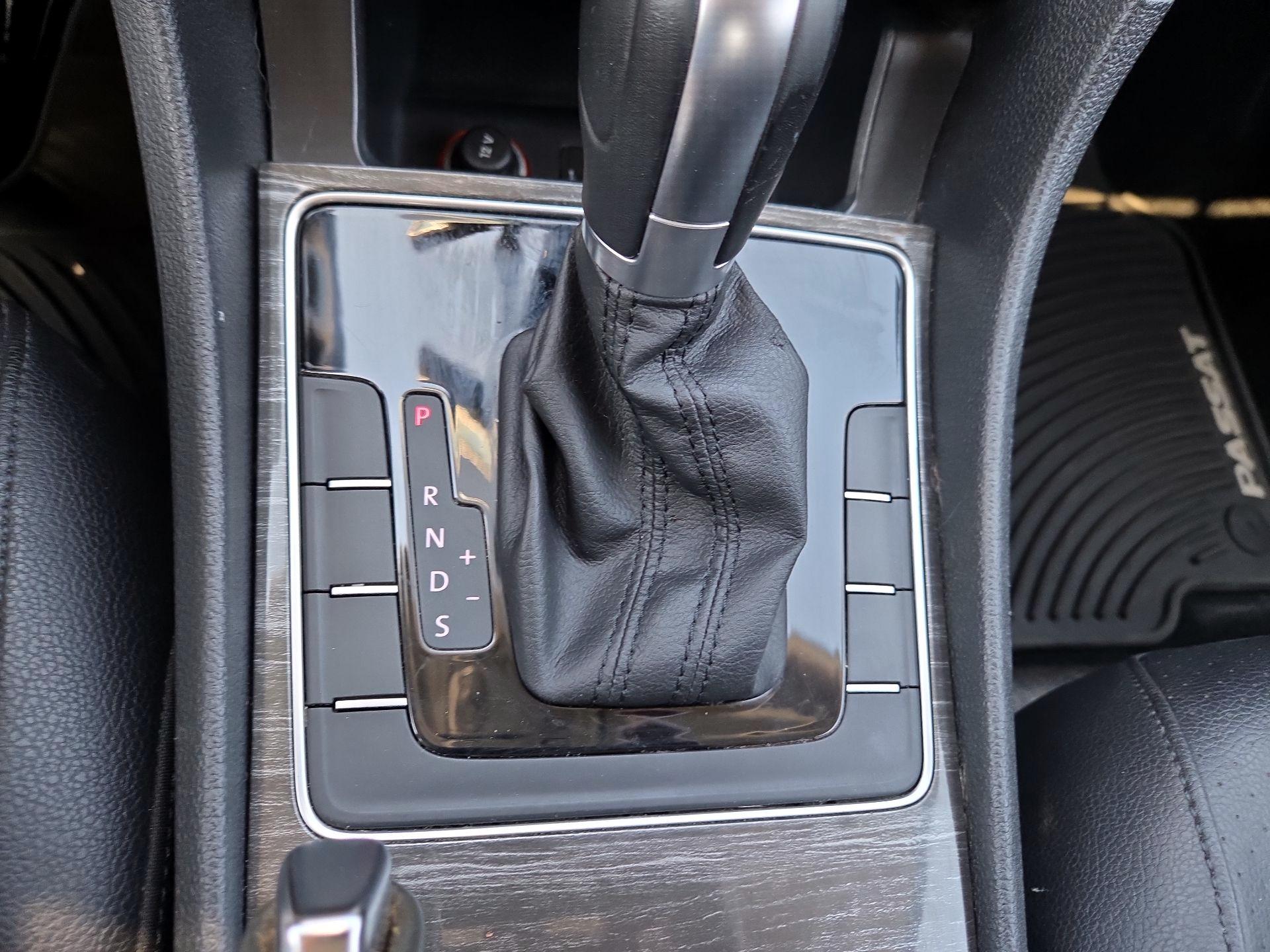 Thumbnail: 2016 Volkswagen Passat - 17