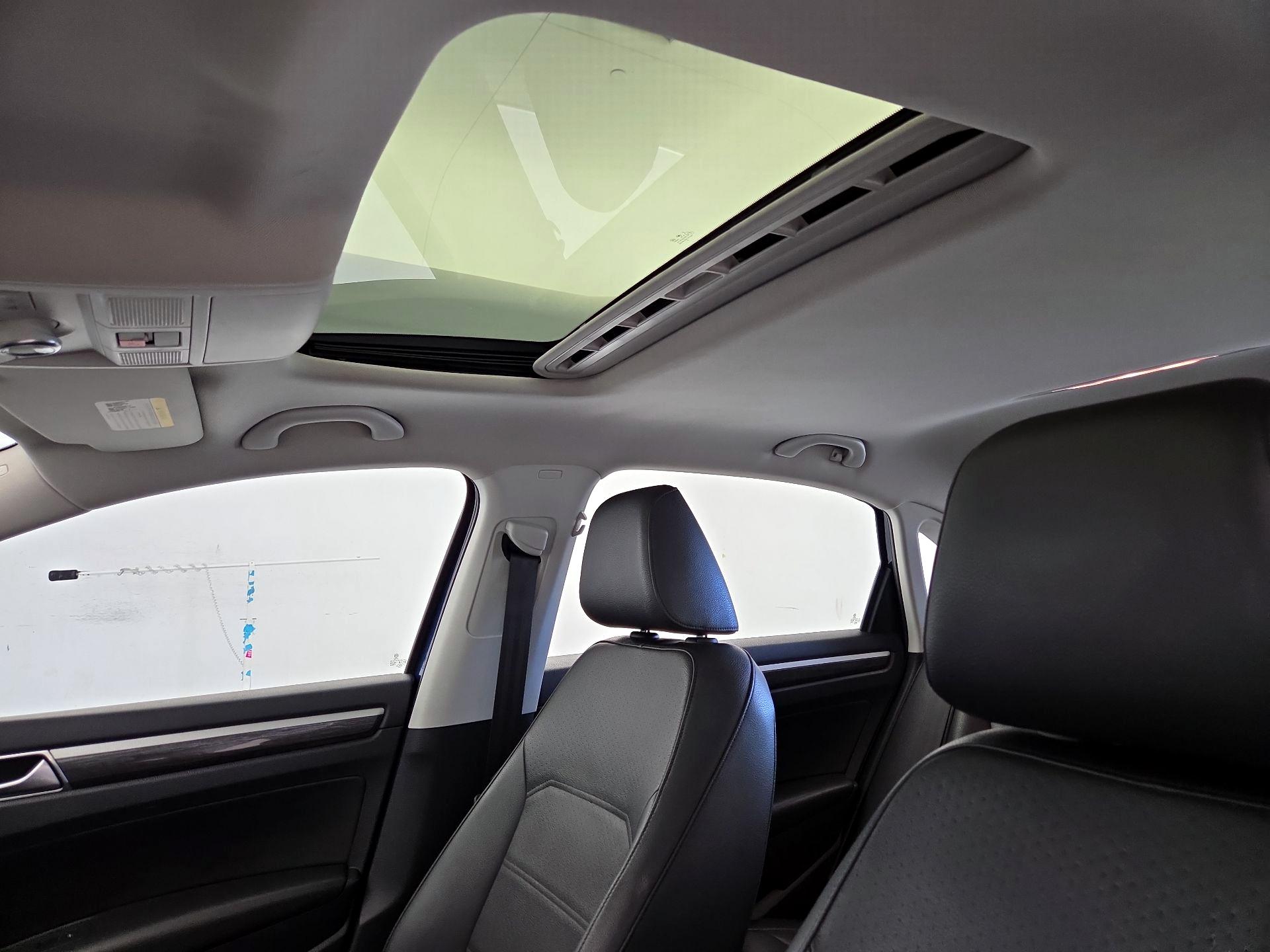 Thumbnail: 2016 Volkswagen Passat - 19