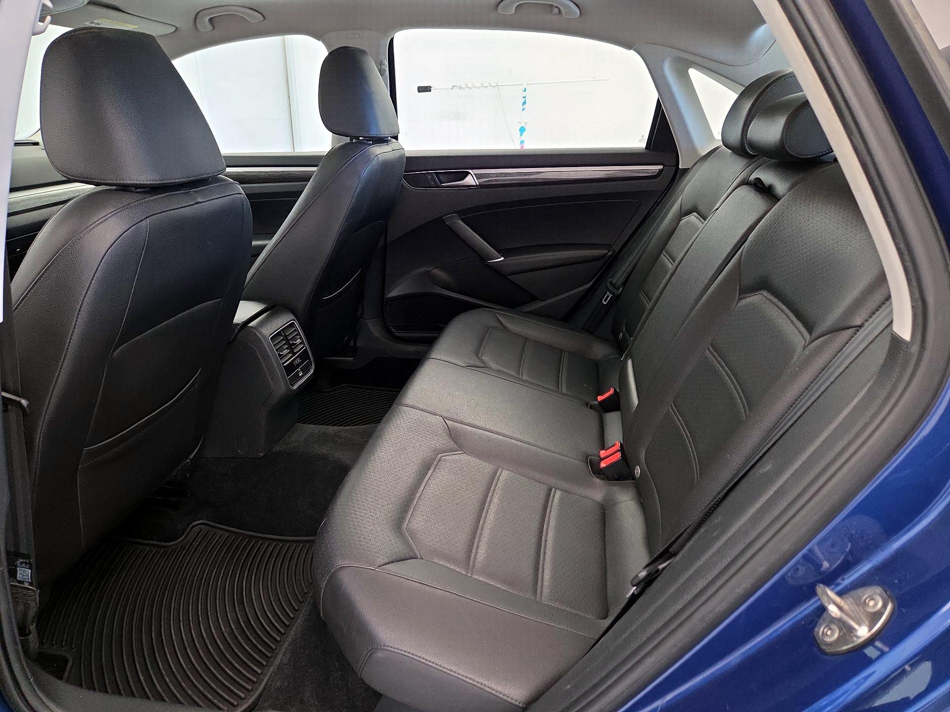 Thumbnail: 2016 Volkswagen Passat - 20