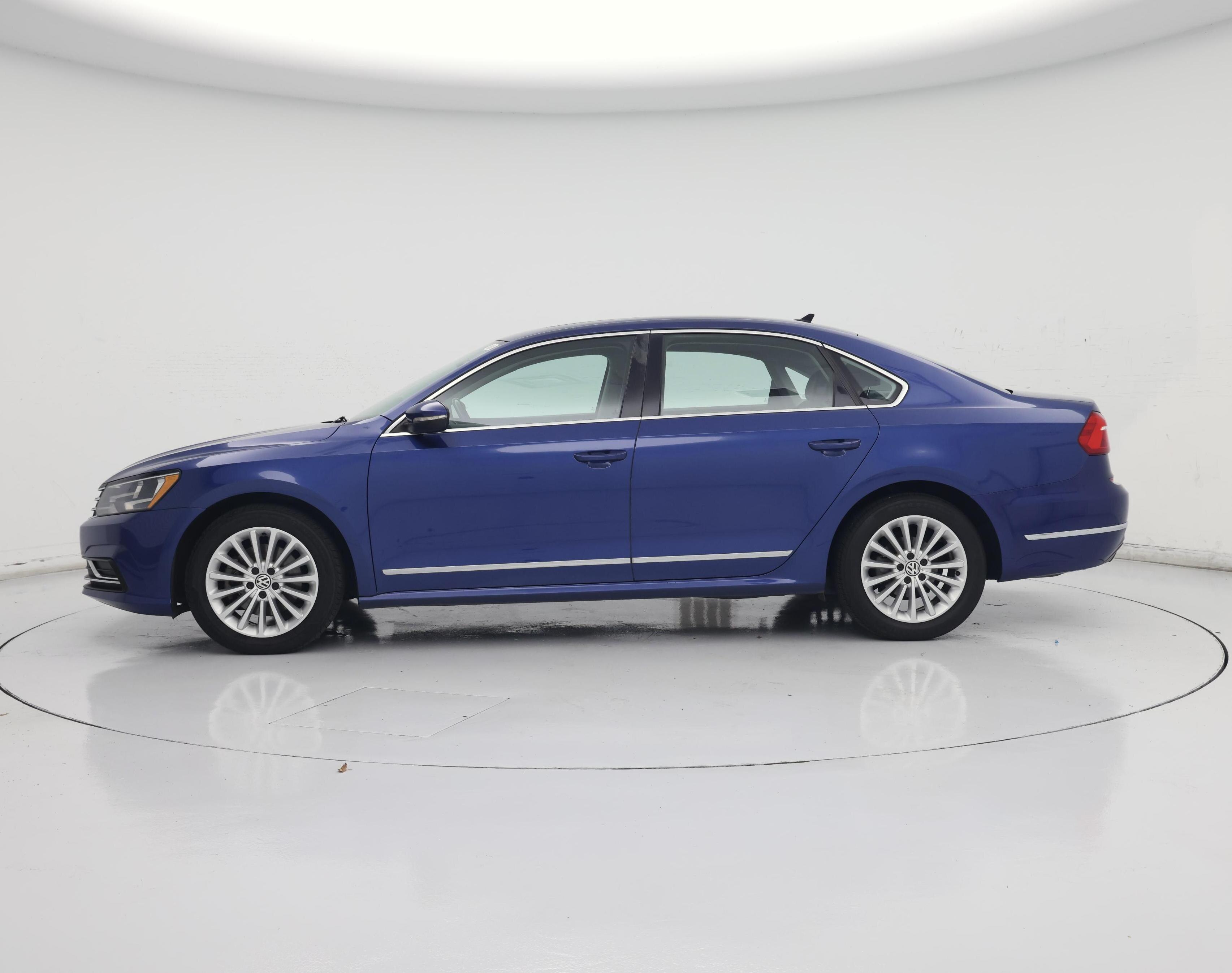 Thumbnail: 2016 Volkswagen Passat - 3