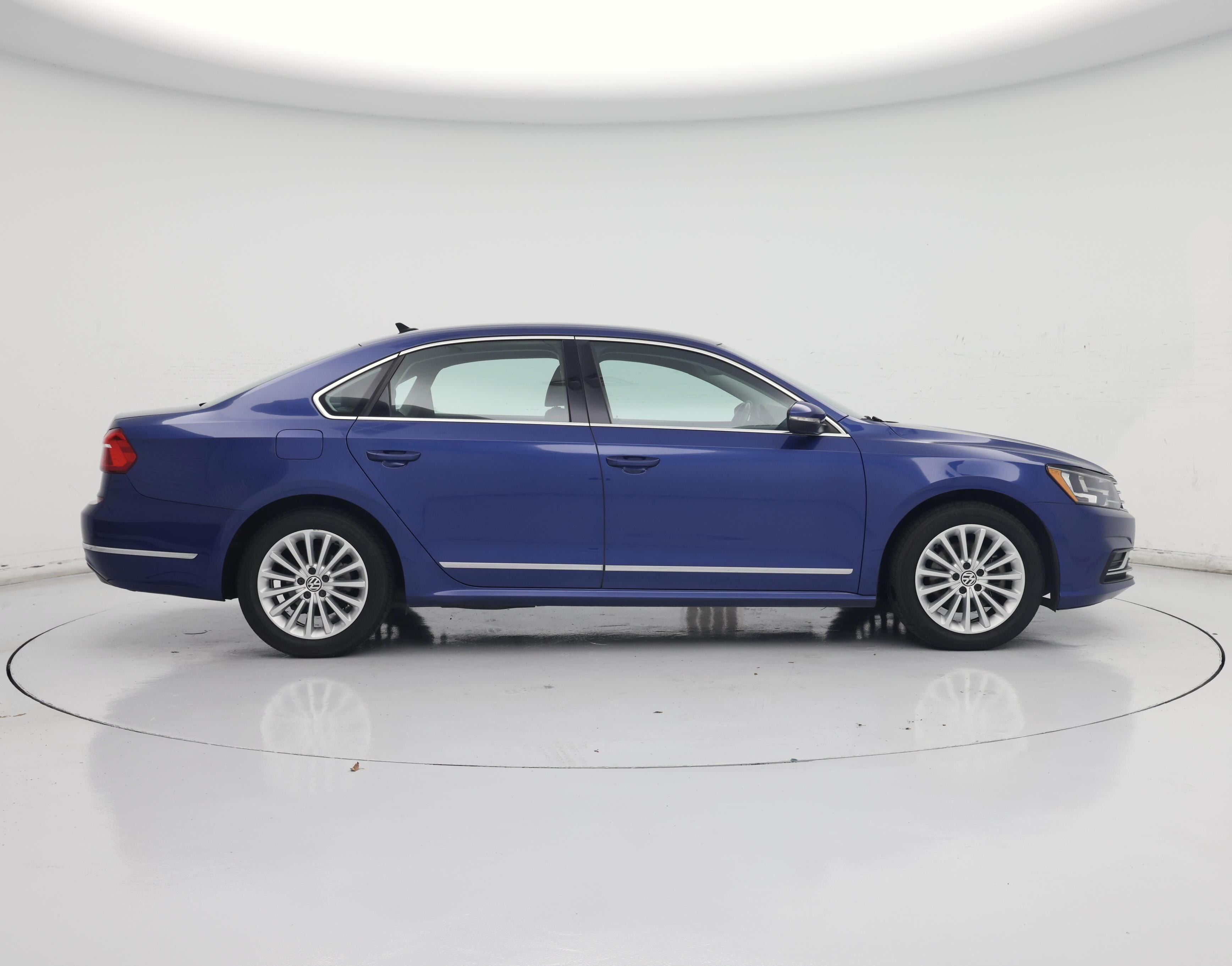 Thumbnail: 2016 Volkswagen Passat - 7