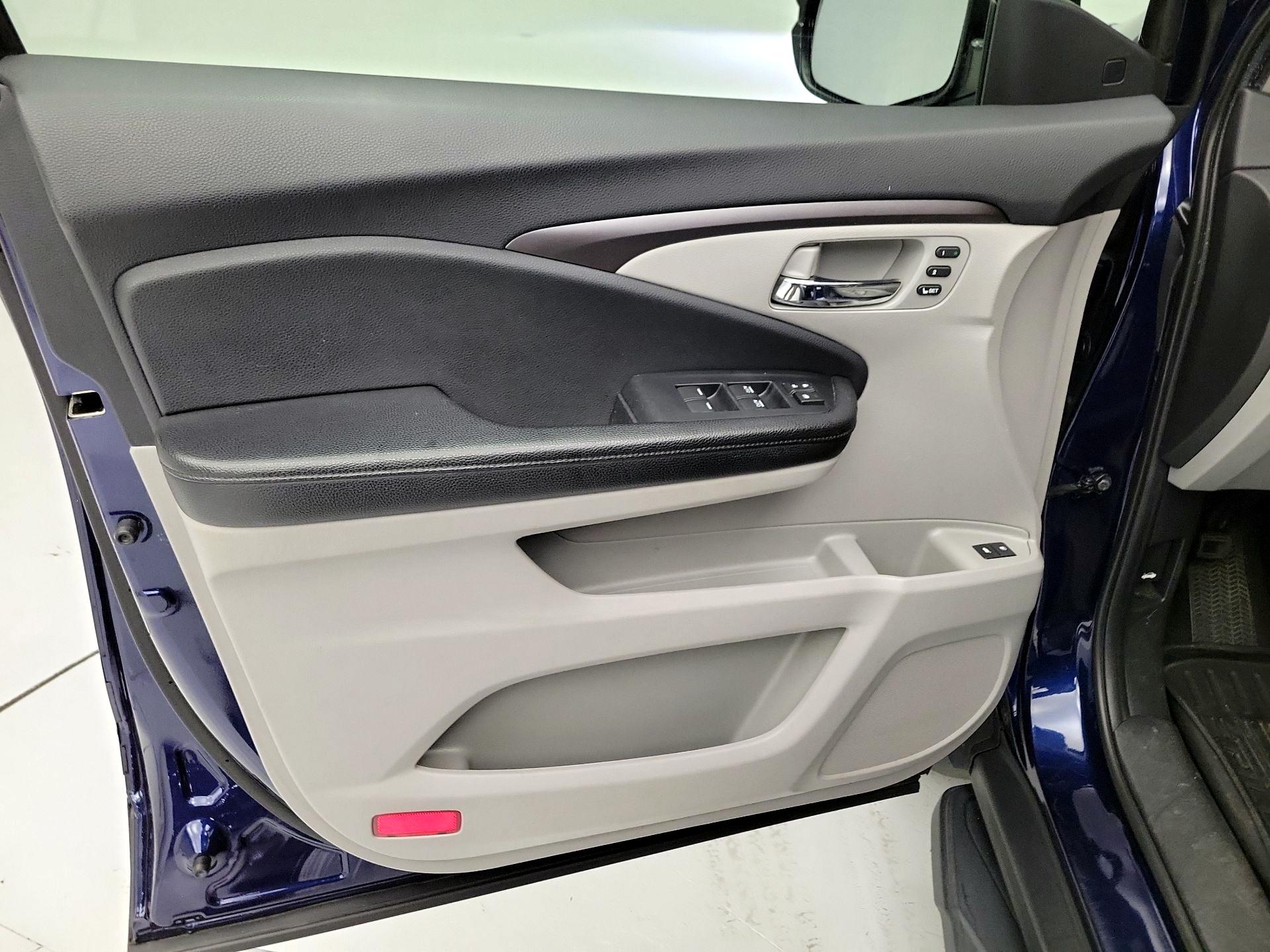 Thumbnail: 2020 Honda Pilot - 12