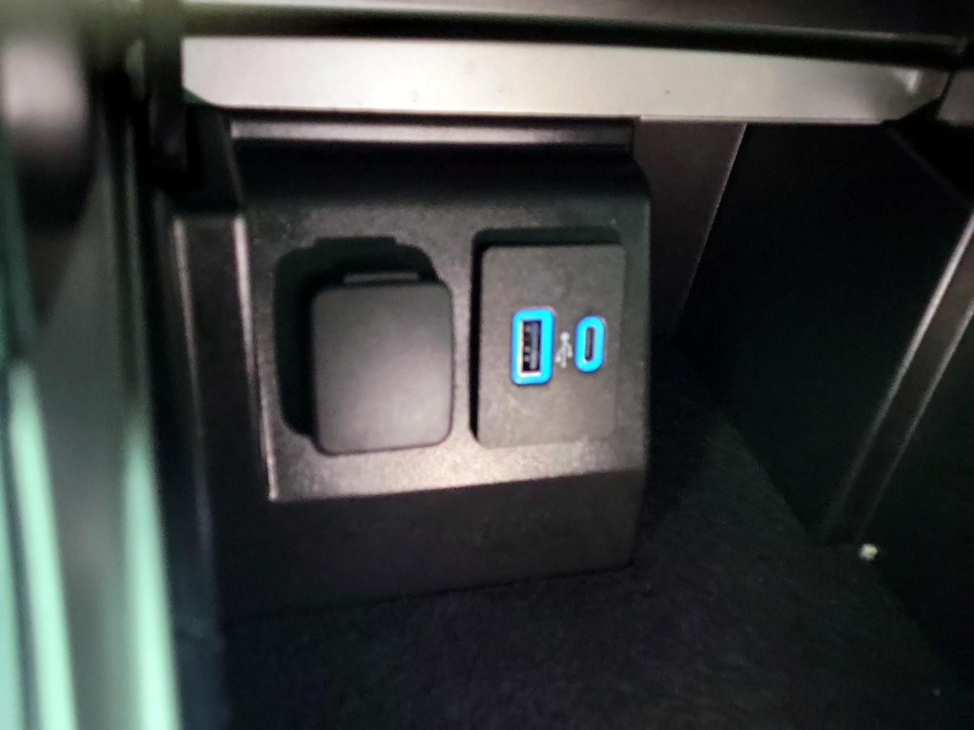 Thumbnail: 2022 Ford Explorer - 18