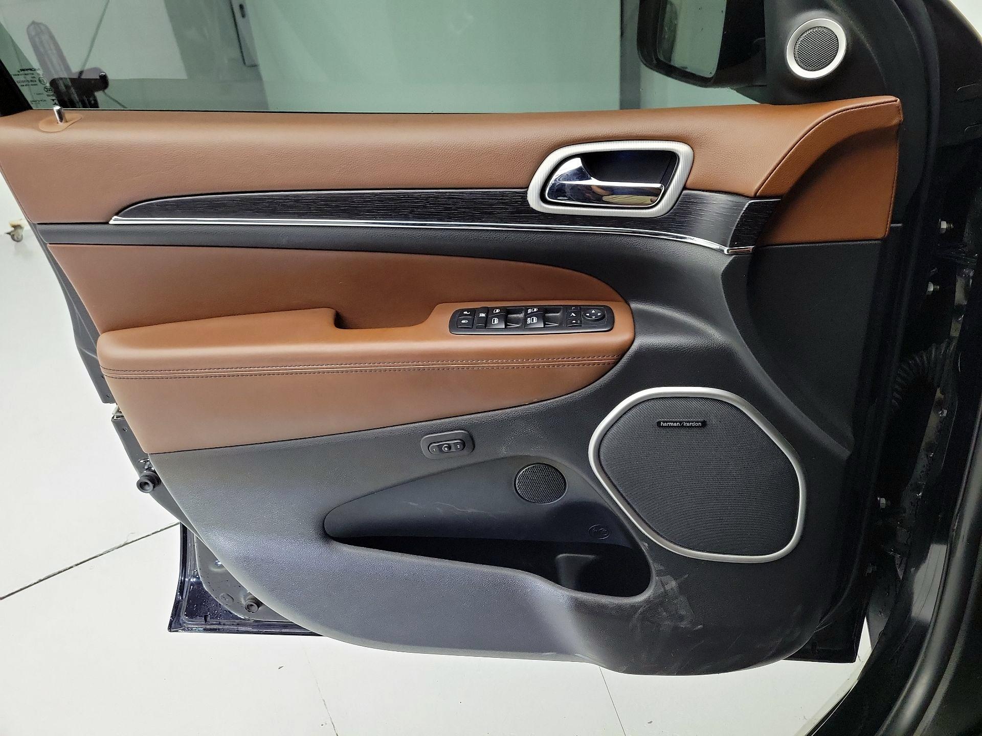 Thumbnail: 2018 Jeep Grand Cherokee - 12