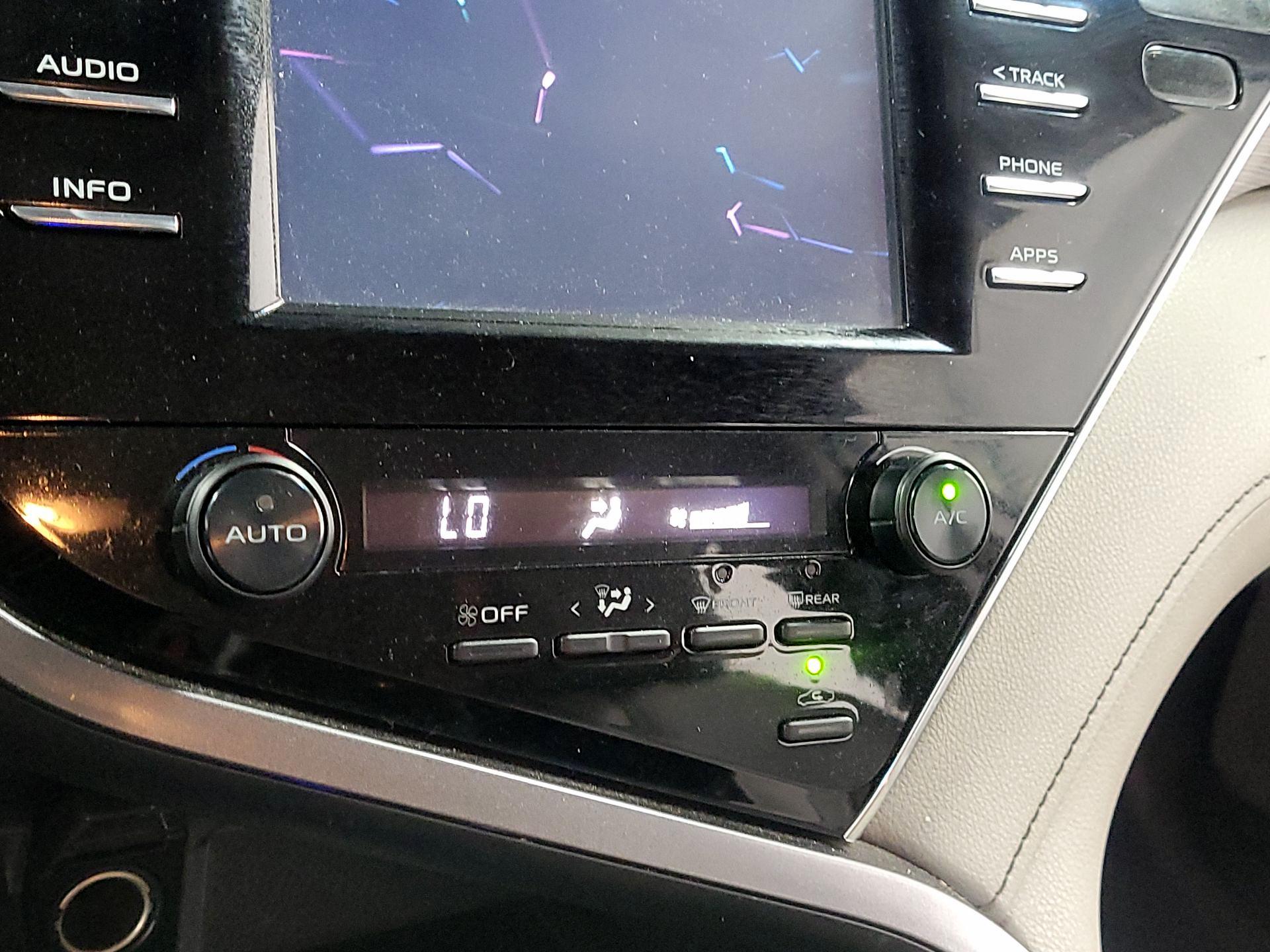 Thumbnail: 2018 Toyota Camry - 14