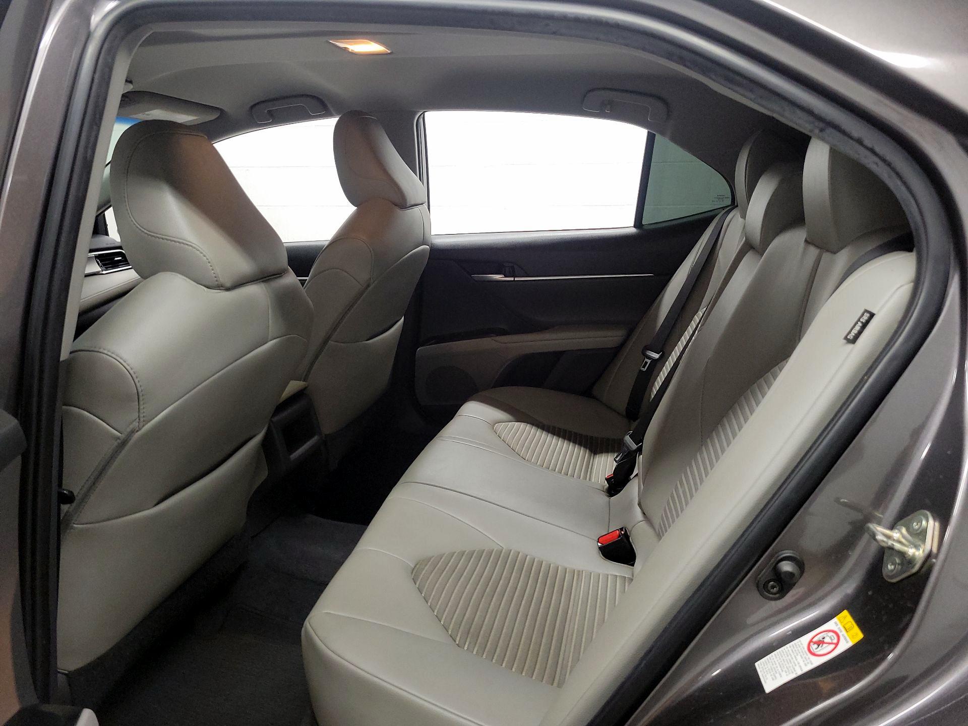 Thumbnail: 2018 Toyota Camry - 16