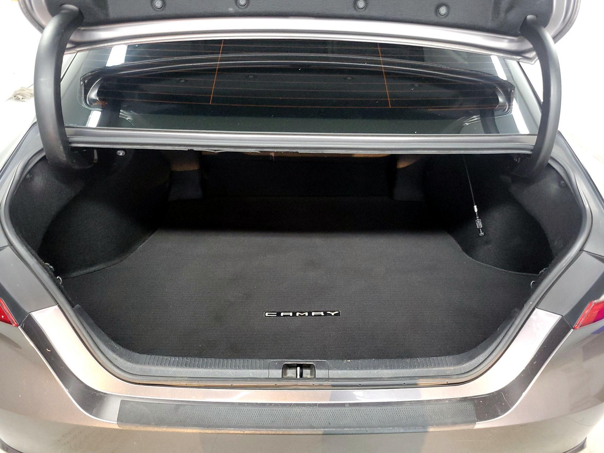 Thumbnail: 2018 Toyota Camry - 17