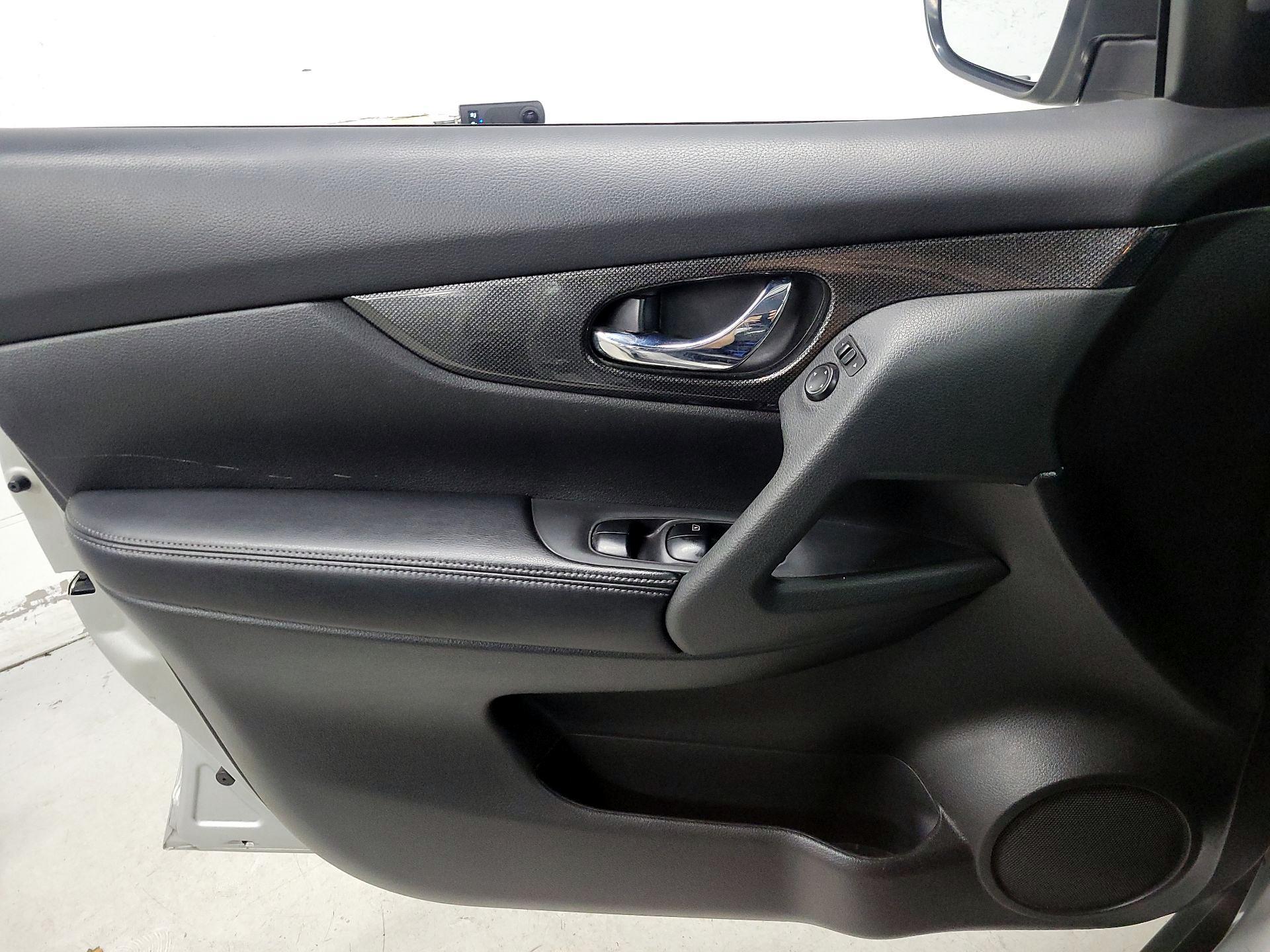 Thumbnail: 2016 Nissan Rogue - 12