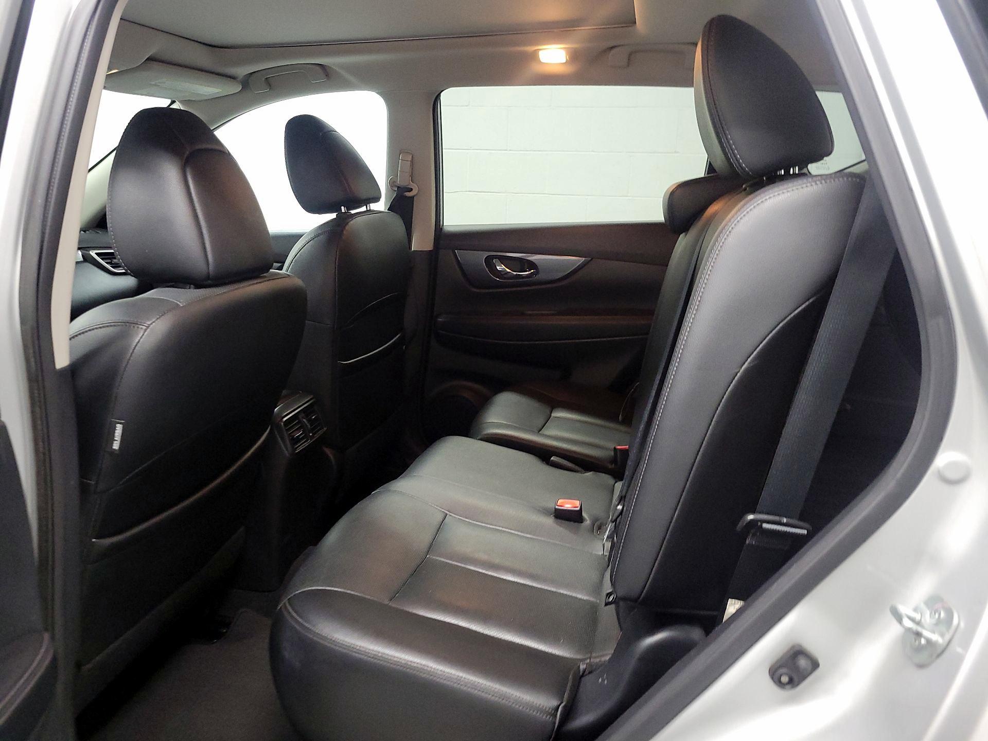 Thumbnail: 2016 Nissan Rogue - 17