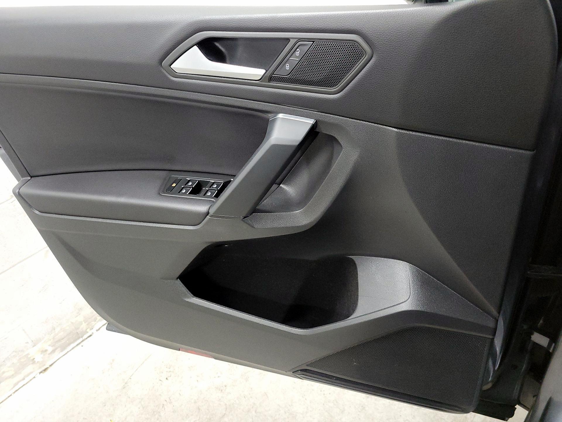 Thumbnail: 2019 Volkswagen Tiguan - 12