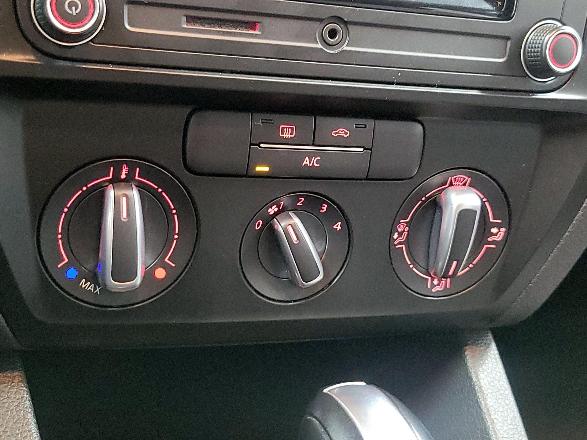 Thumbnail: 2017 Volkswagen Jetta - 15