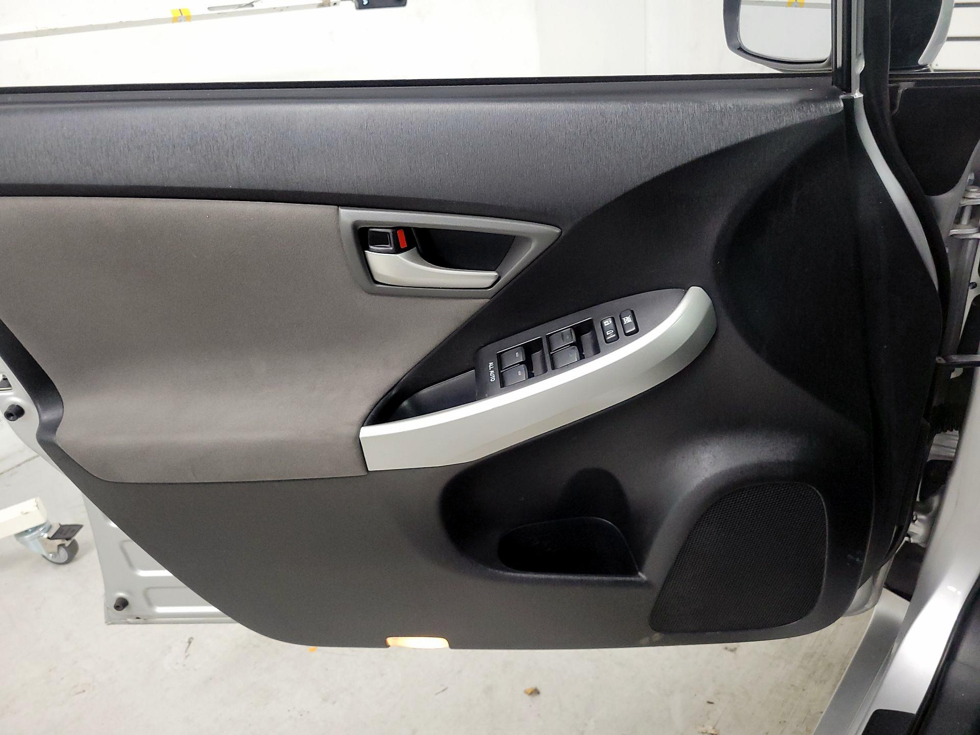 Thumbnail: 2015 Toyota Prius - 12