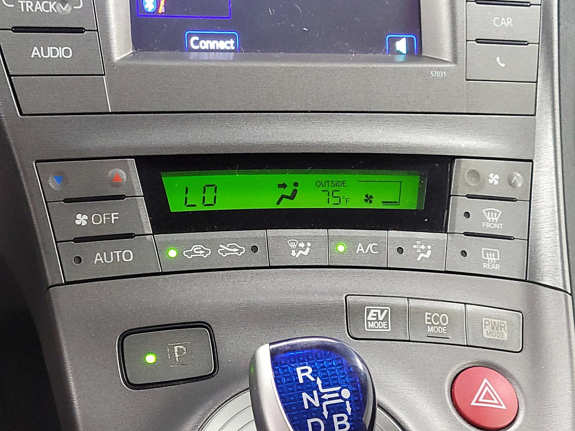 Thumbnail: 2015 Toyota Prius - 15