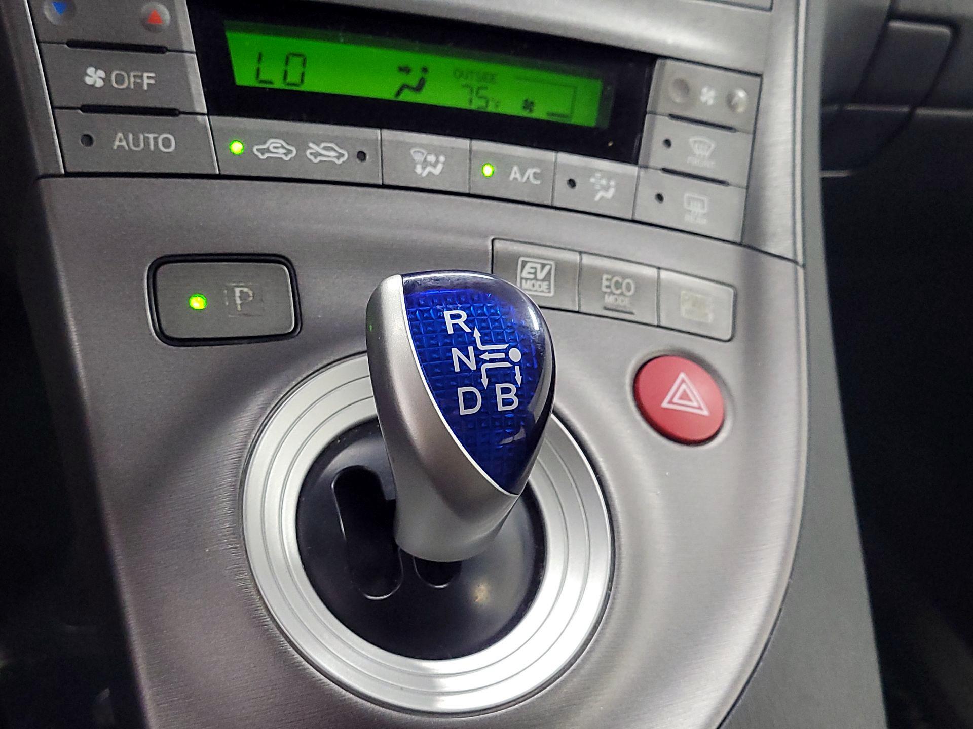 Thumbnail: 2015 Toyota Prius - 16