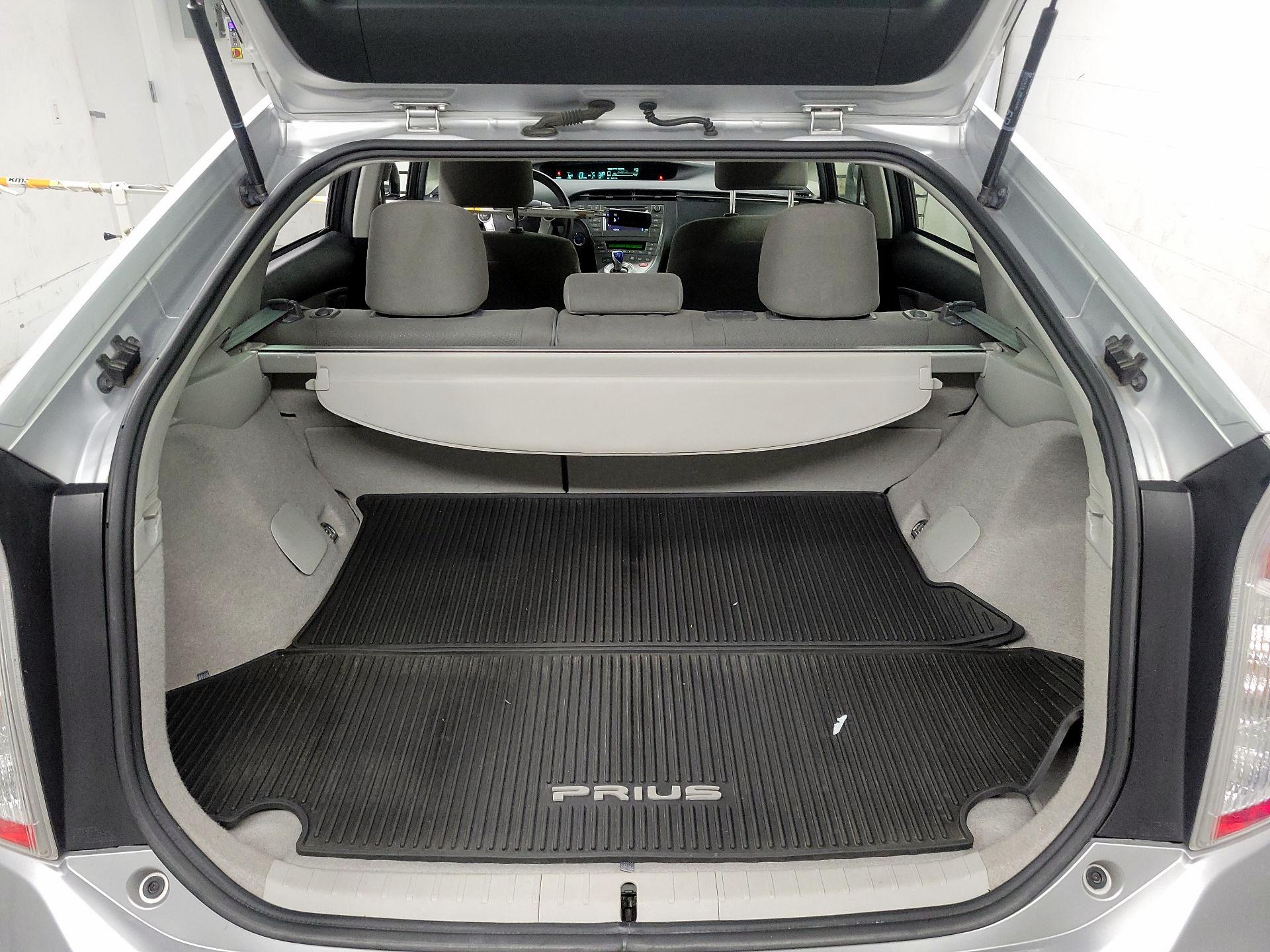 Thumbnail: 2015 Toyota Prius - 18