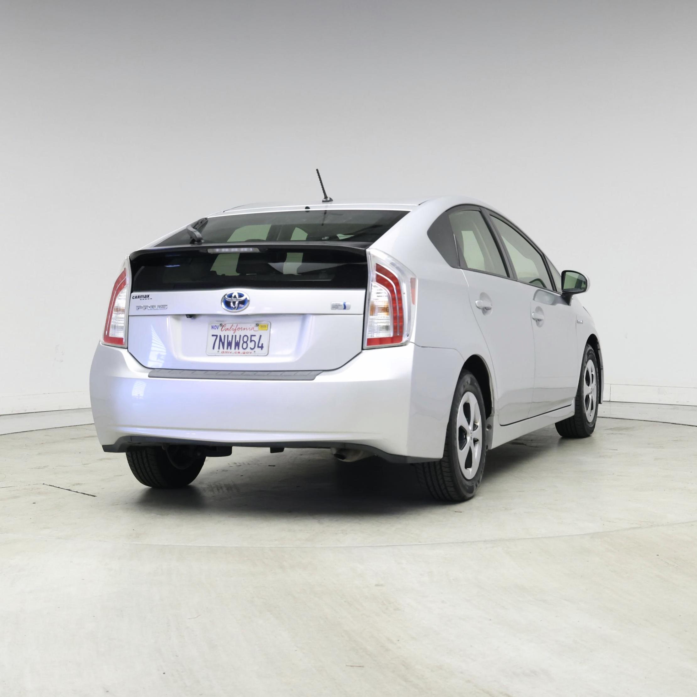 Thumbnail: 2015 Toyota Prius - 8