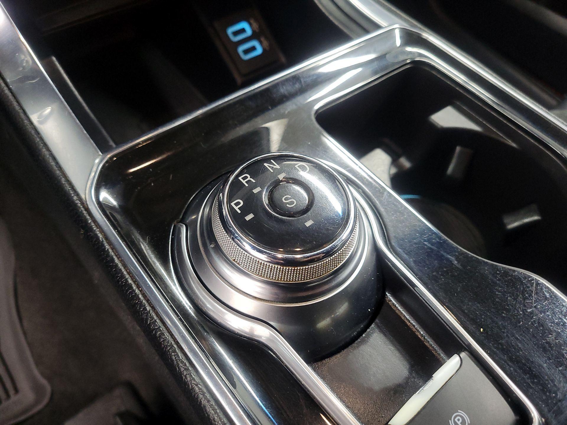 Thumbnail: 2019 Ford Edge - 17