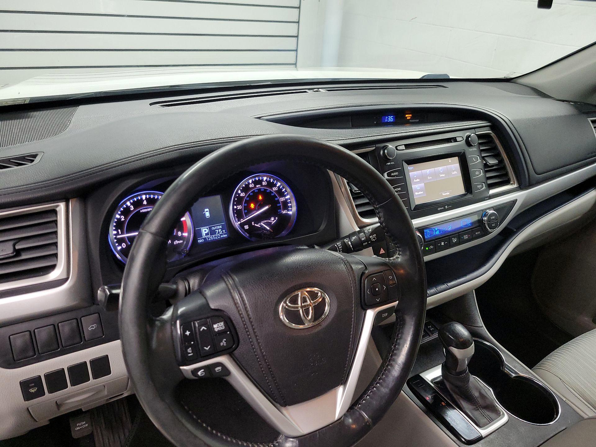 Thumbnail: 2014 Toyota Highlander - 9