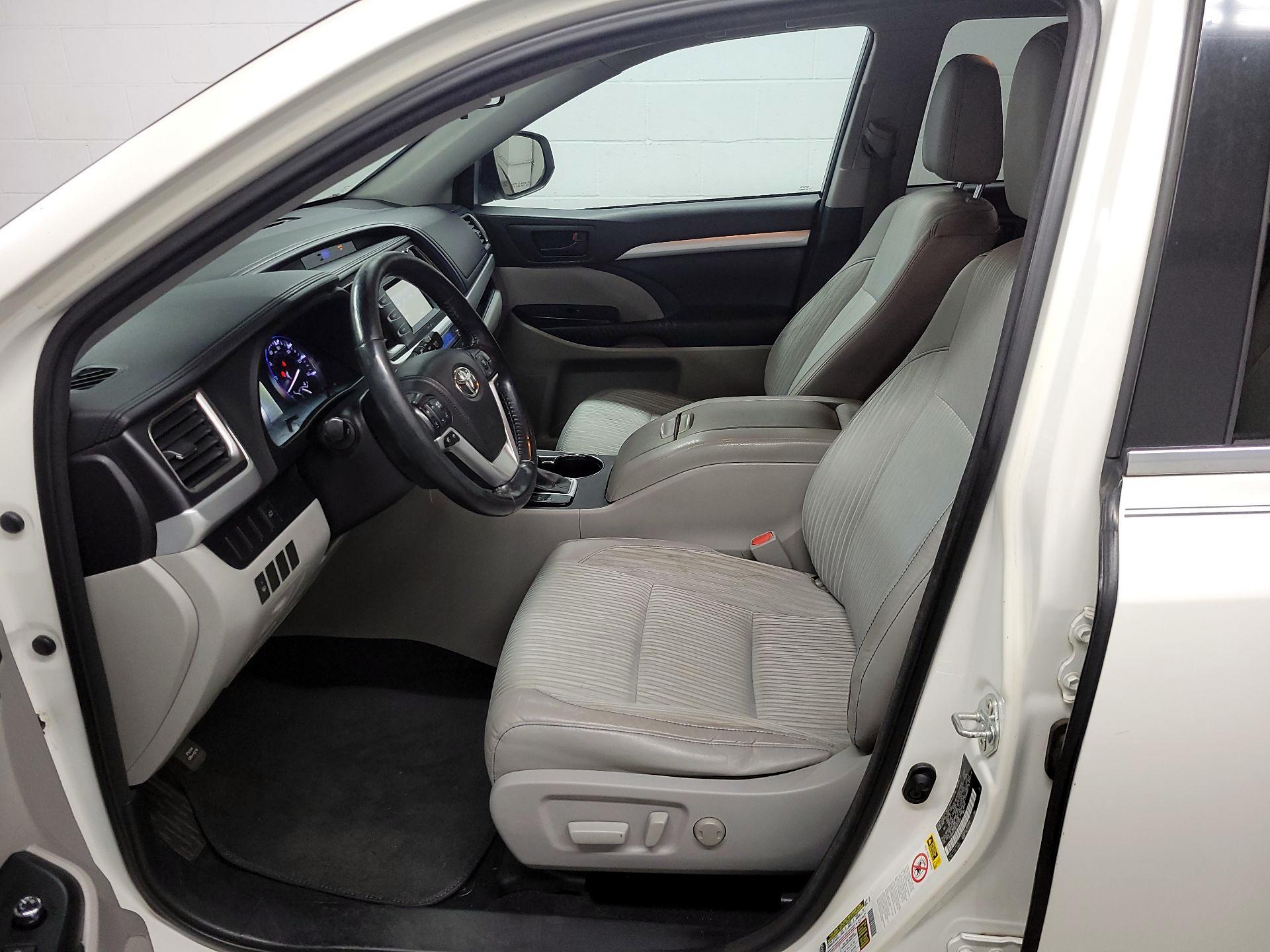 Thumbnail: 2014 Toyota Highlander - 11