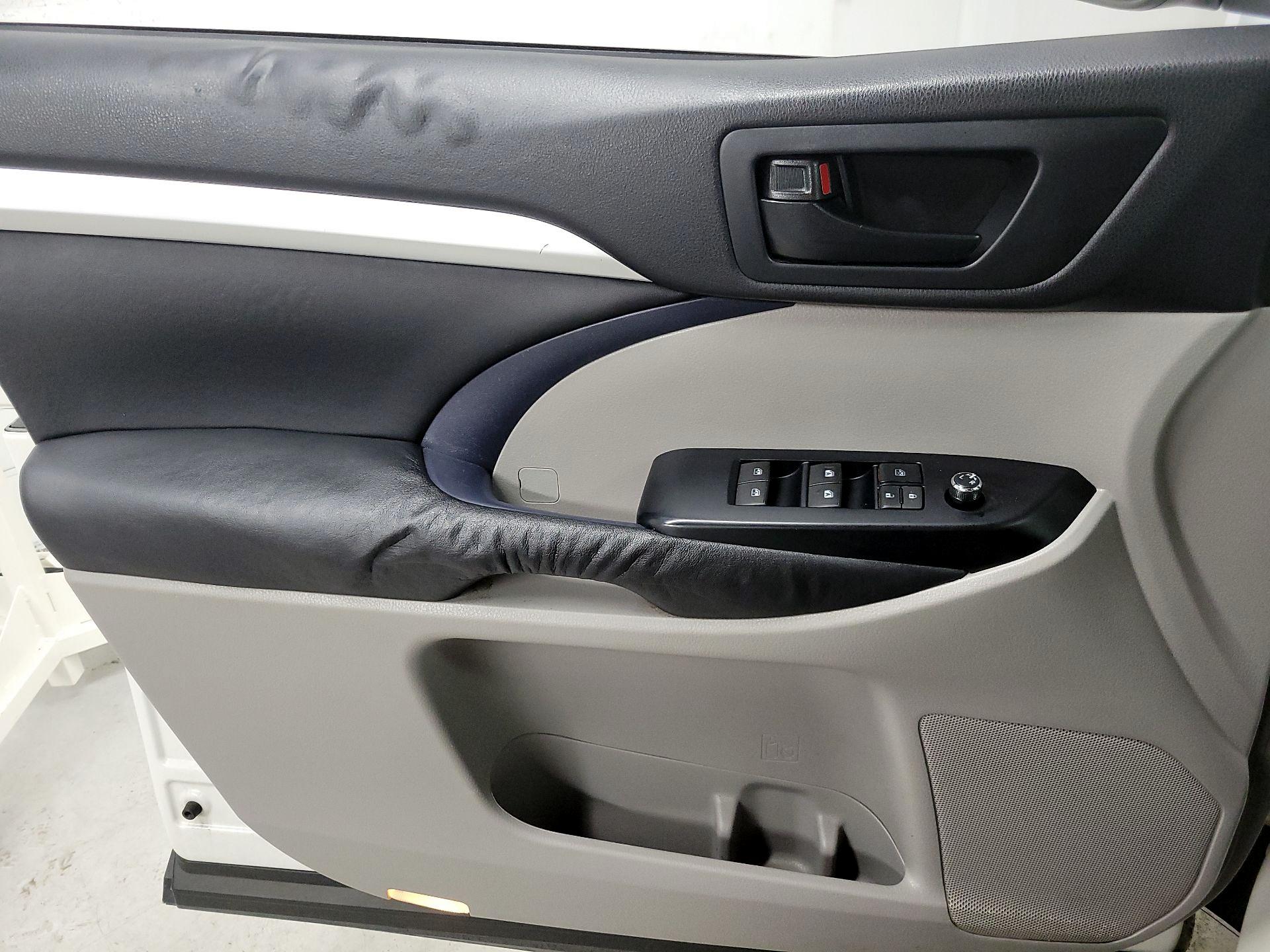 Thumbnail: 2014 Toyota Highlander - 12