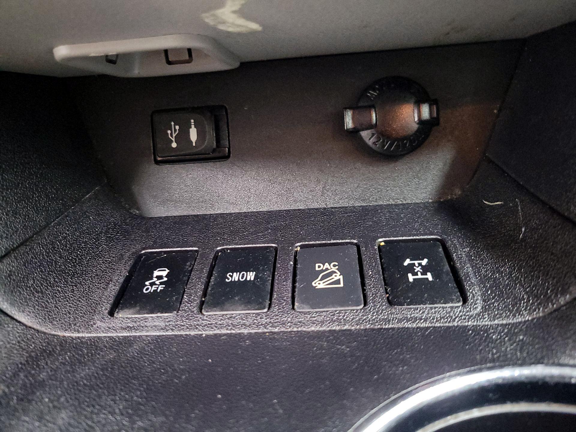 Thumbnail: 2014 Toyota Highlander - 18